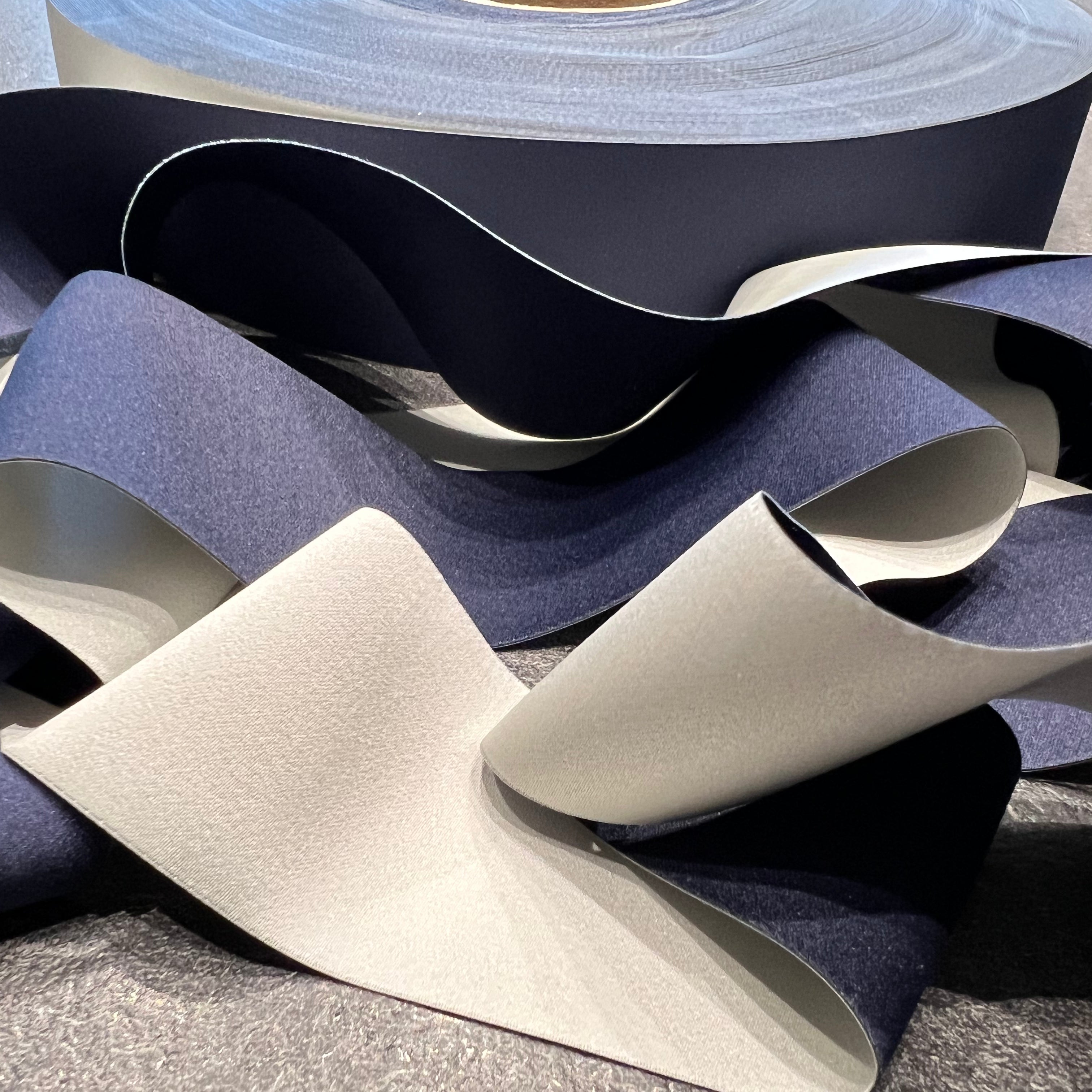 RUBAN BI-FACE MARINE ET GRIS TRÈS CLAIR 40mm - My Little Coupon