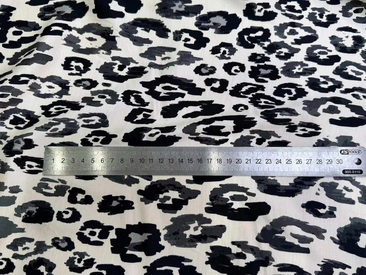 SATIN 100% VISCOSE SUPER FLUIDE ET DOUCE FOND ÉCRU LÉOPARD NOIR - My Little Coupon