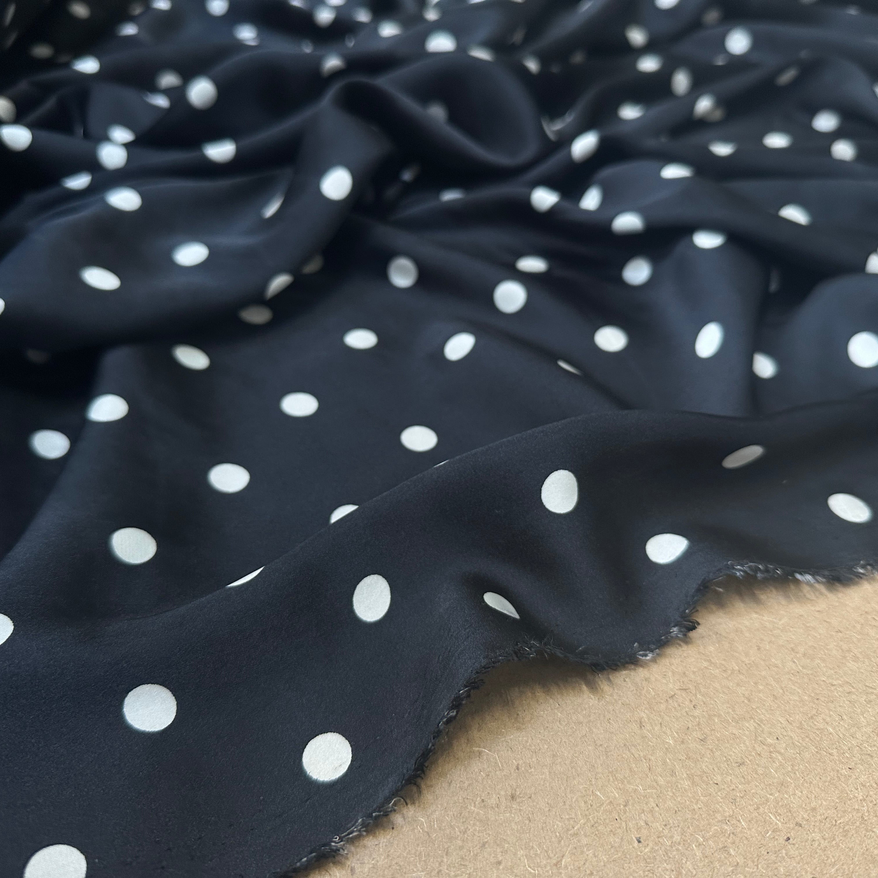 SATIN CHIC POIS BLANC FOND NOIR - My Little Coupon