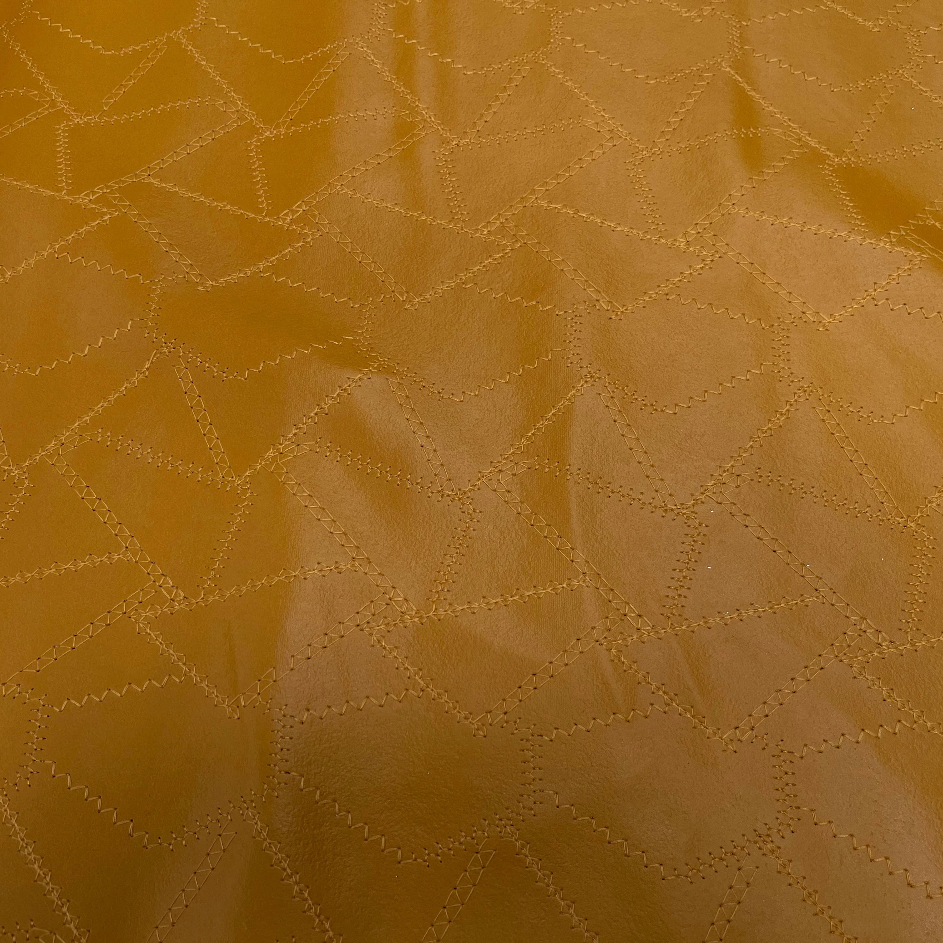 SATIN CUIR JAUNE MOUTARDE MOTIF GÉOMETRIQUE AVEC FIL - My Little Coupon