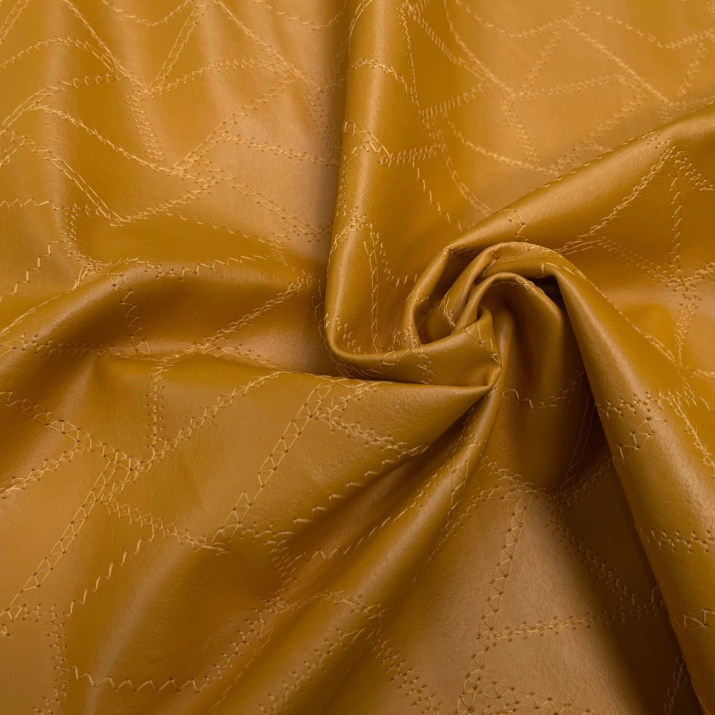 SATIN CUIR JAUNE MOUTARDE MOTIF GÉOMETRIQUE AVEC FIL - My Little Coupon