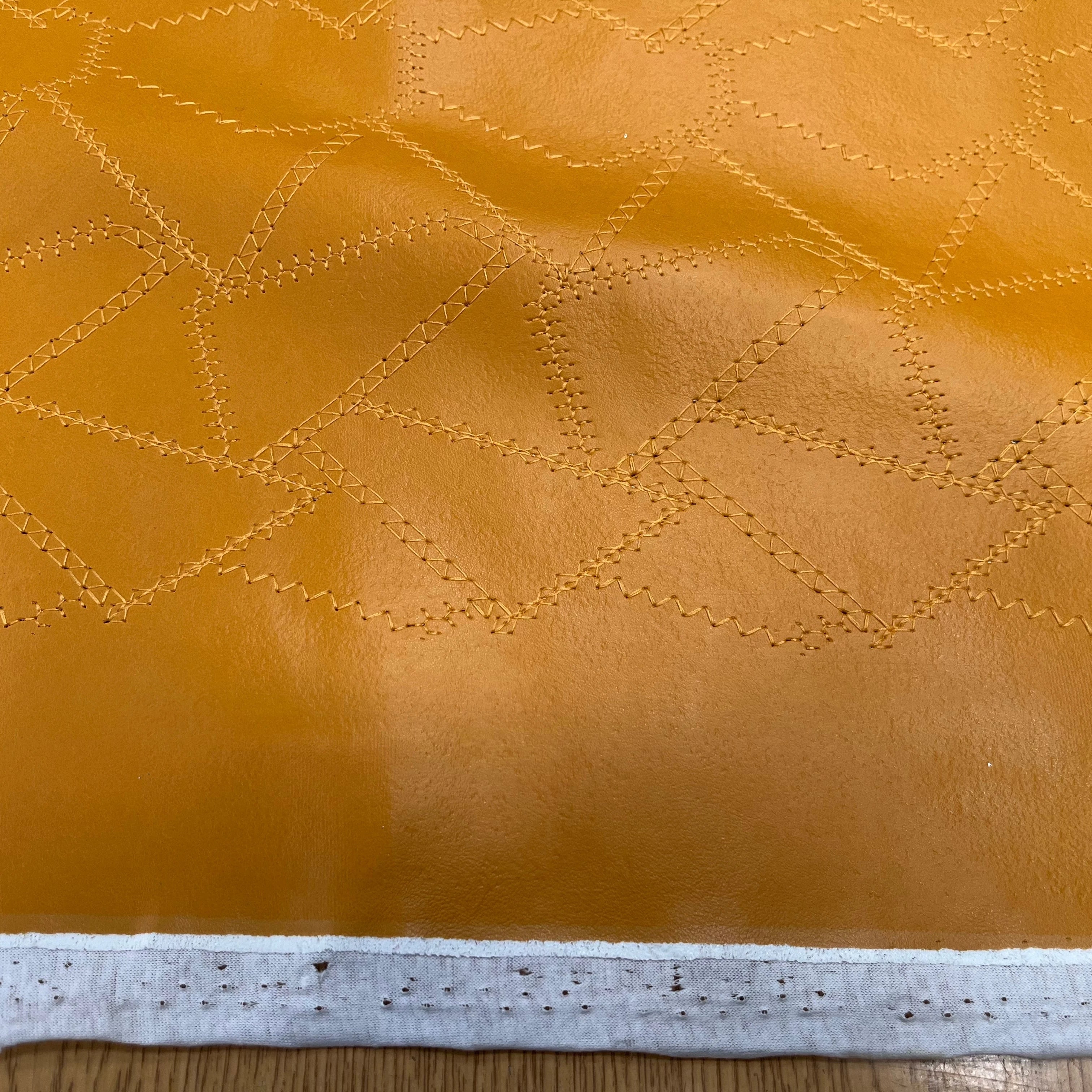 SATIN CUIR JAUNE MOUTARDE MOTIF GÉOMETRIQUE AVEC FIL - My Little Coupon