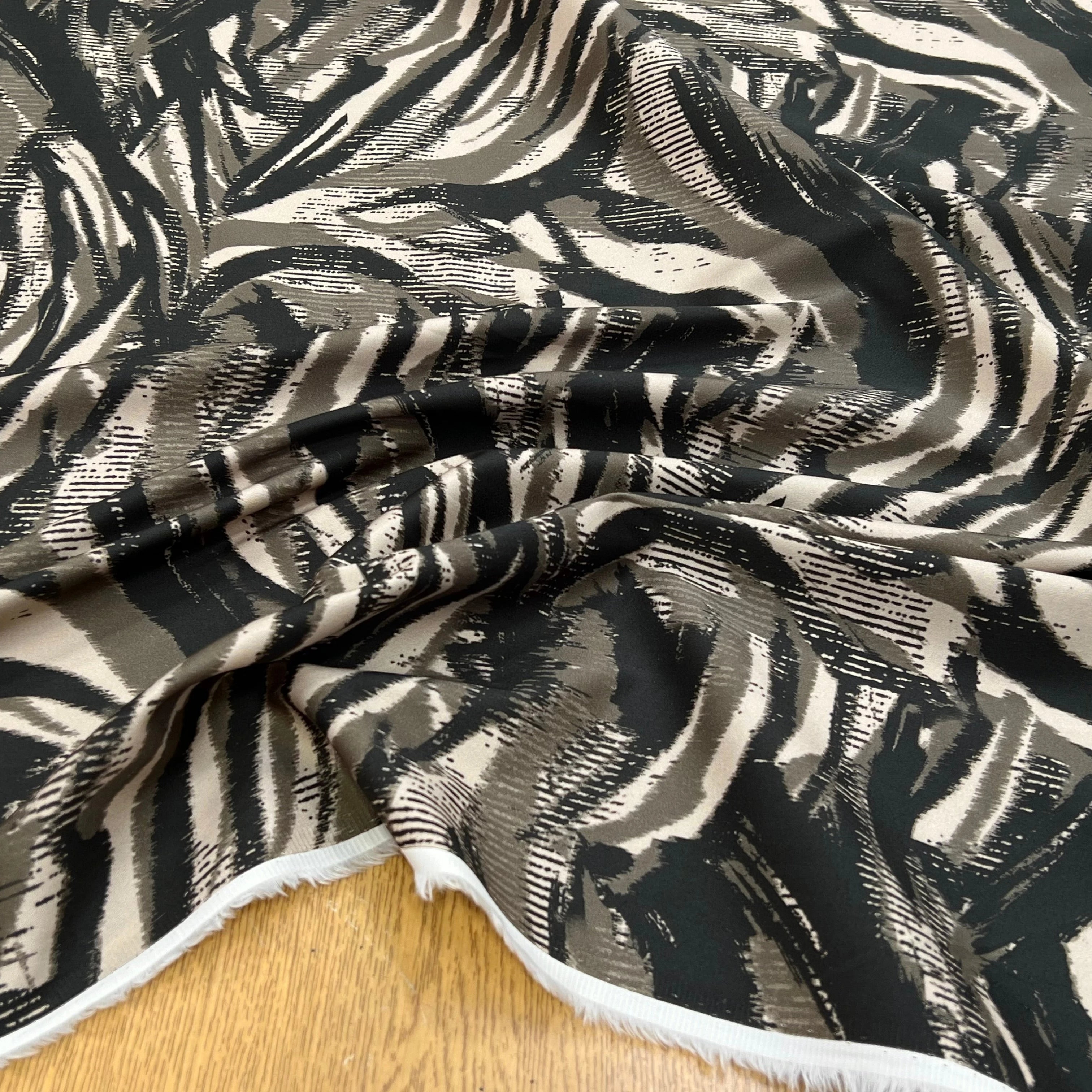 SATIN DE COTON BELLE TENUE IMPRIMÉ SAVANE 96% COTON - My Little Coupon