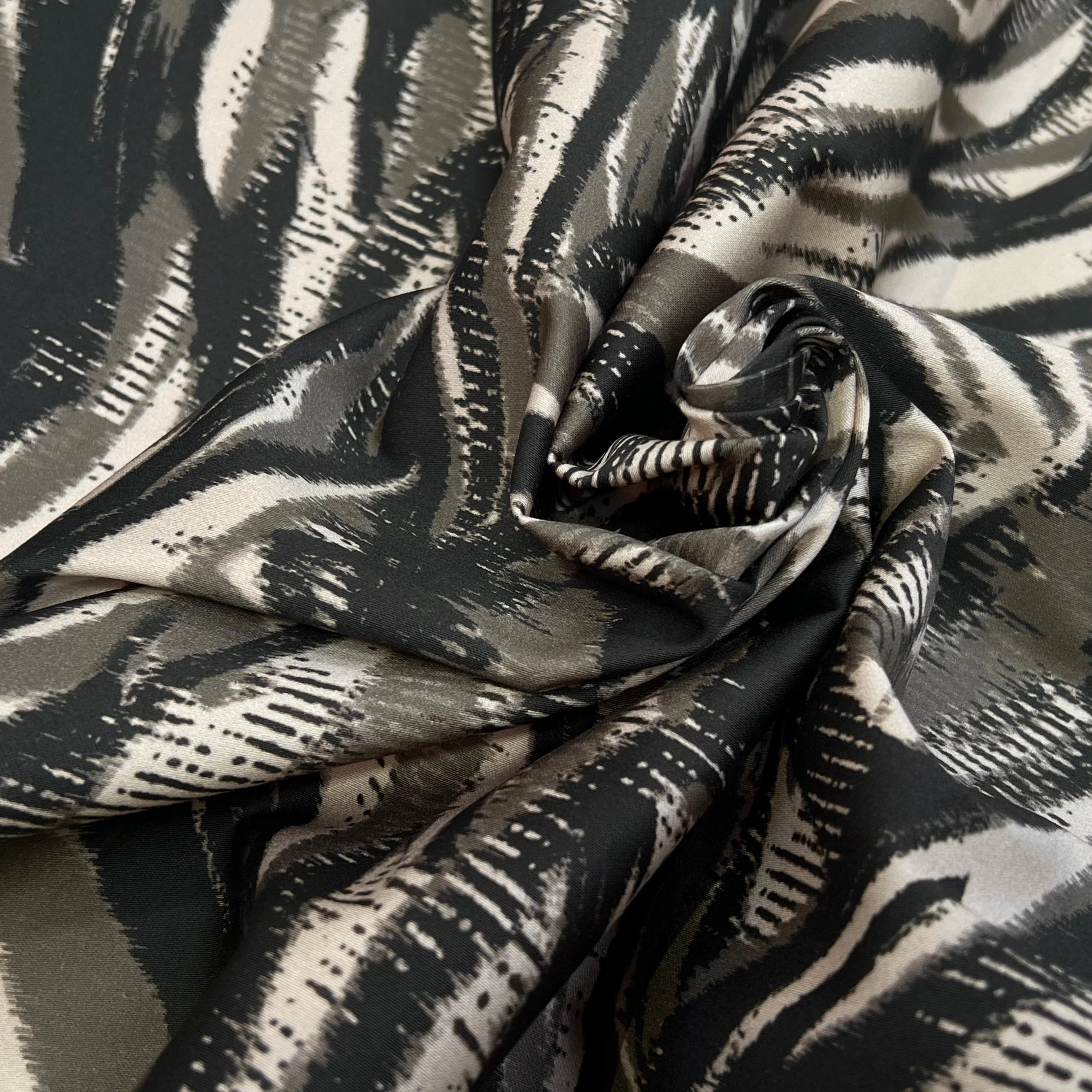 SATIN DE COTON BELLE TENUE IMPRIMÉ SAVANE 96% COTON - My Little Coupon