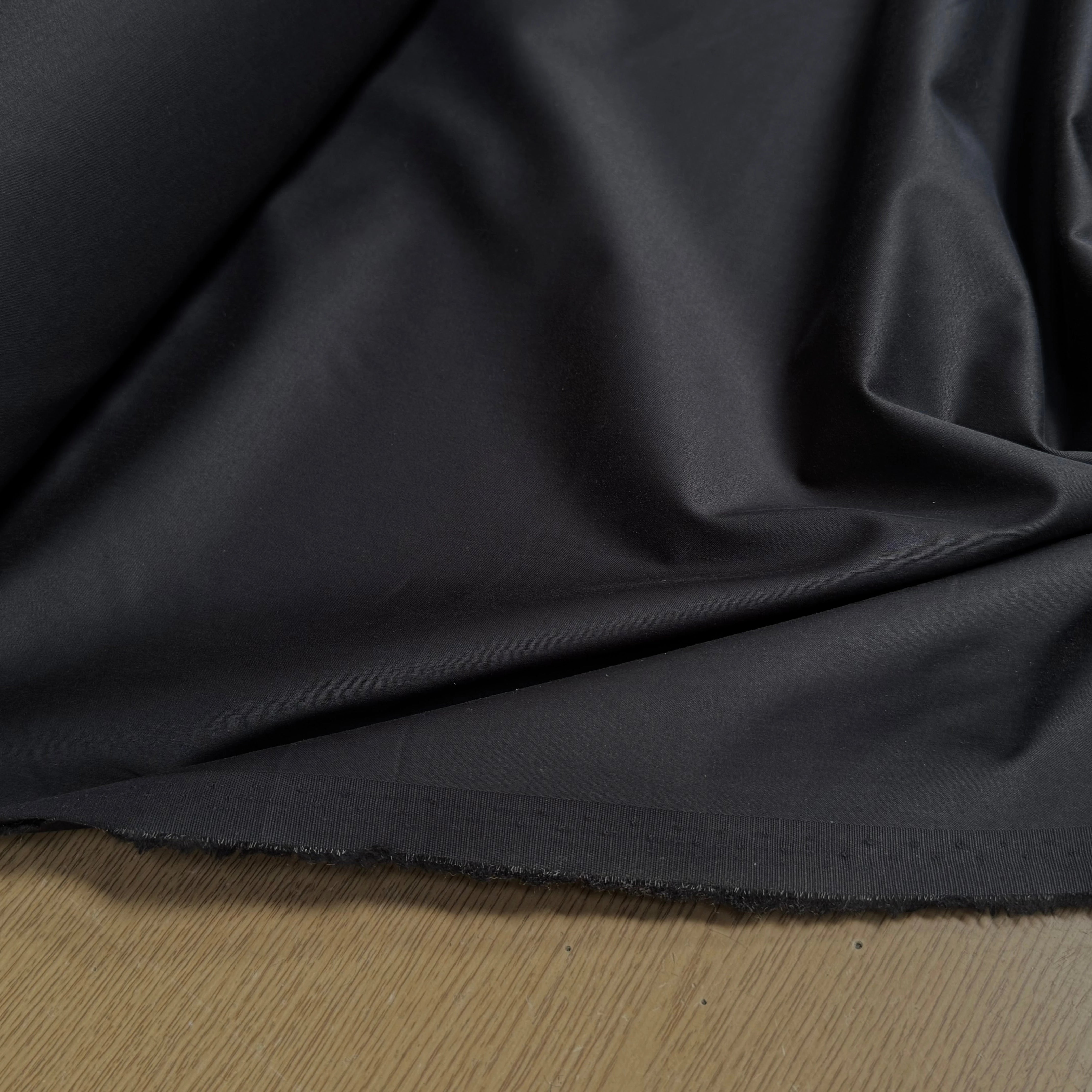 SATIN DE COTON BELLE TENUE NOIR LÉGÈREMENT STRETCH - My Little Coupon
