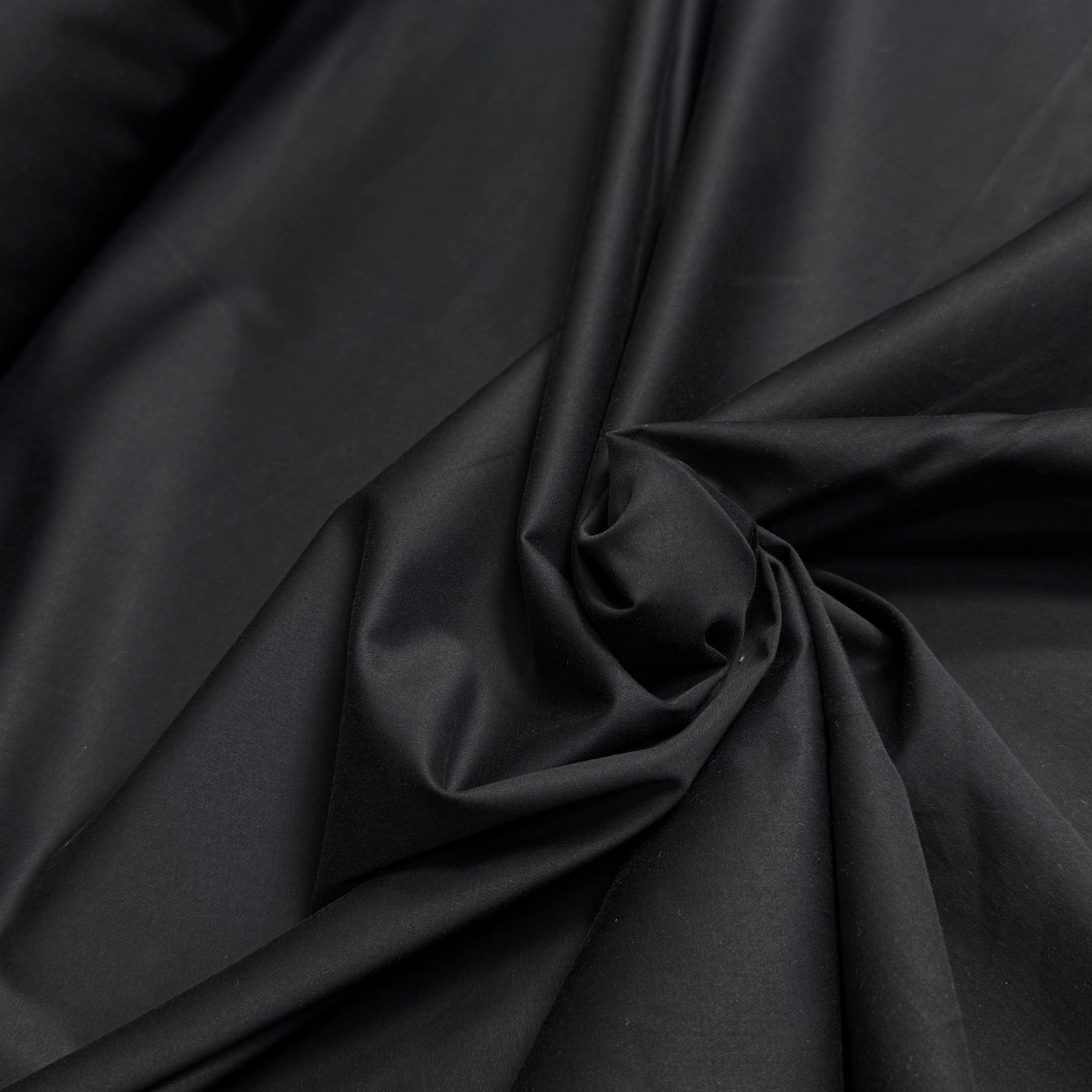 SATIN DE COTON BELLE TENUE NOIR LÉGÈREMENT STRETCH - My Little Coupon