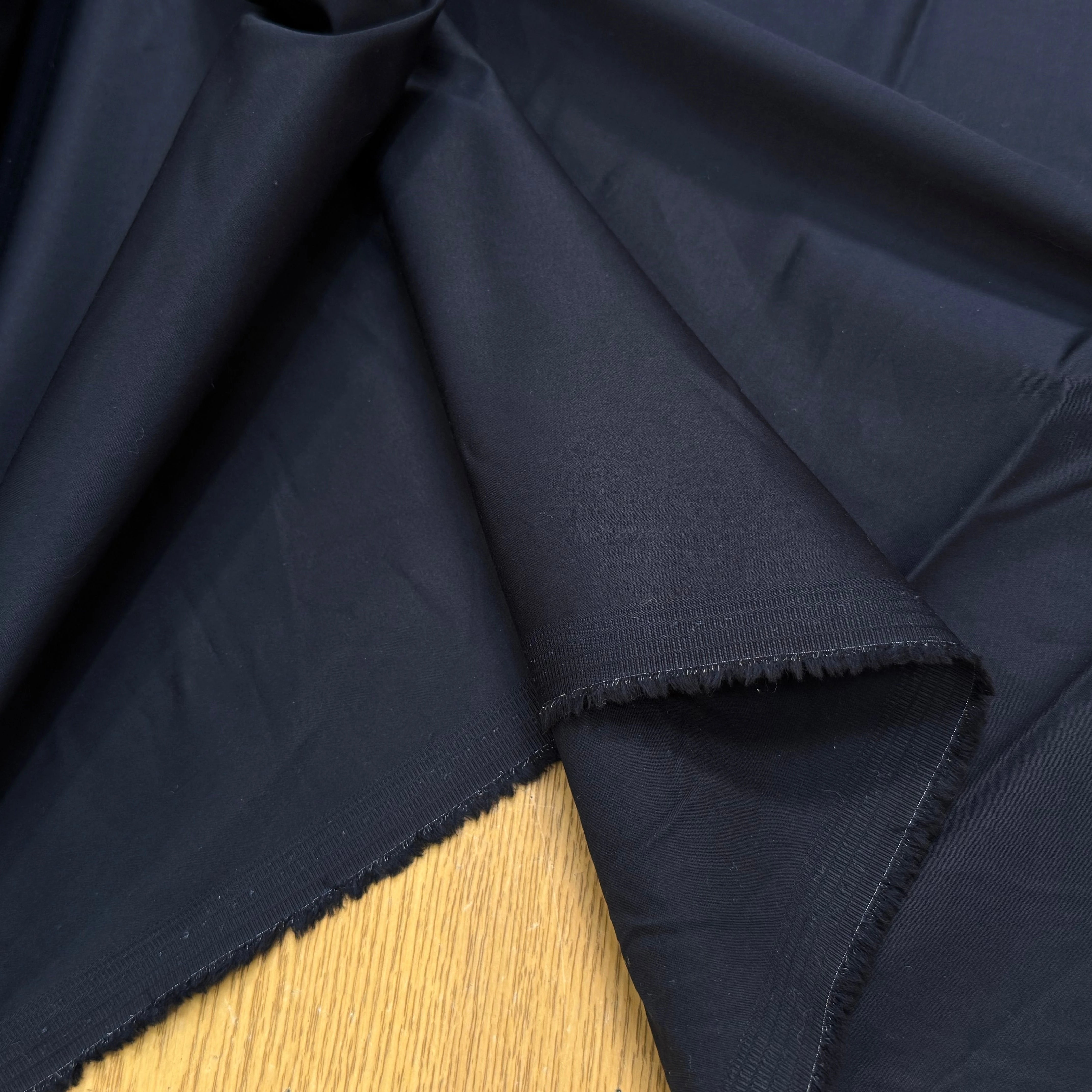 SATIN DE COTON BLEU MARINE 5% ÉLASTHANNE COUTURE - My Little Coupon