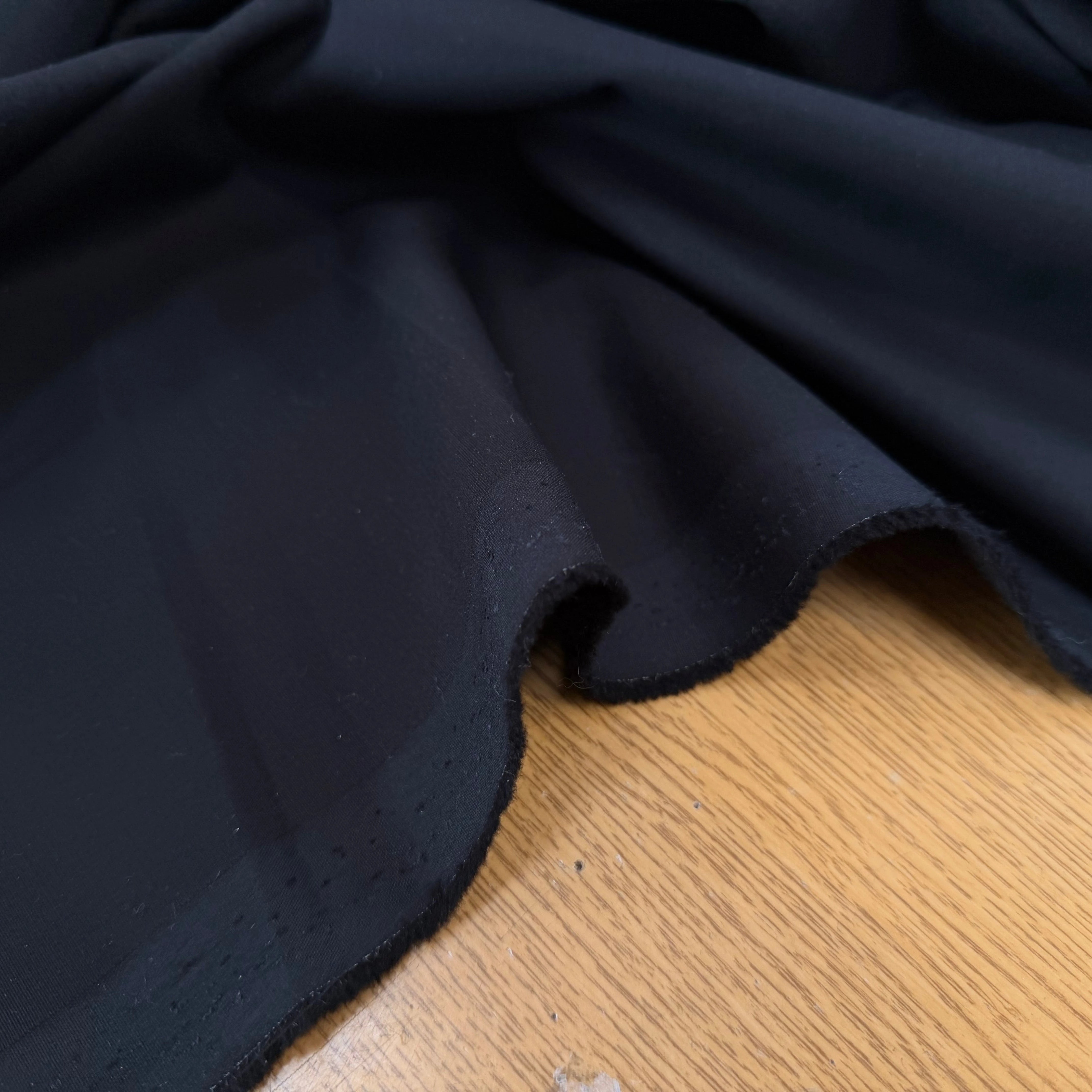 SATIN DE COTON NOIR 2% EA SUPERBE TOMBER - My Little Coupon