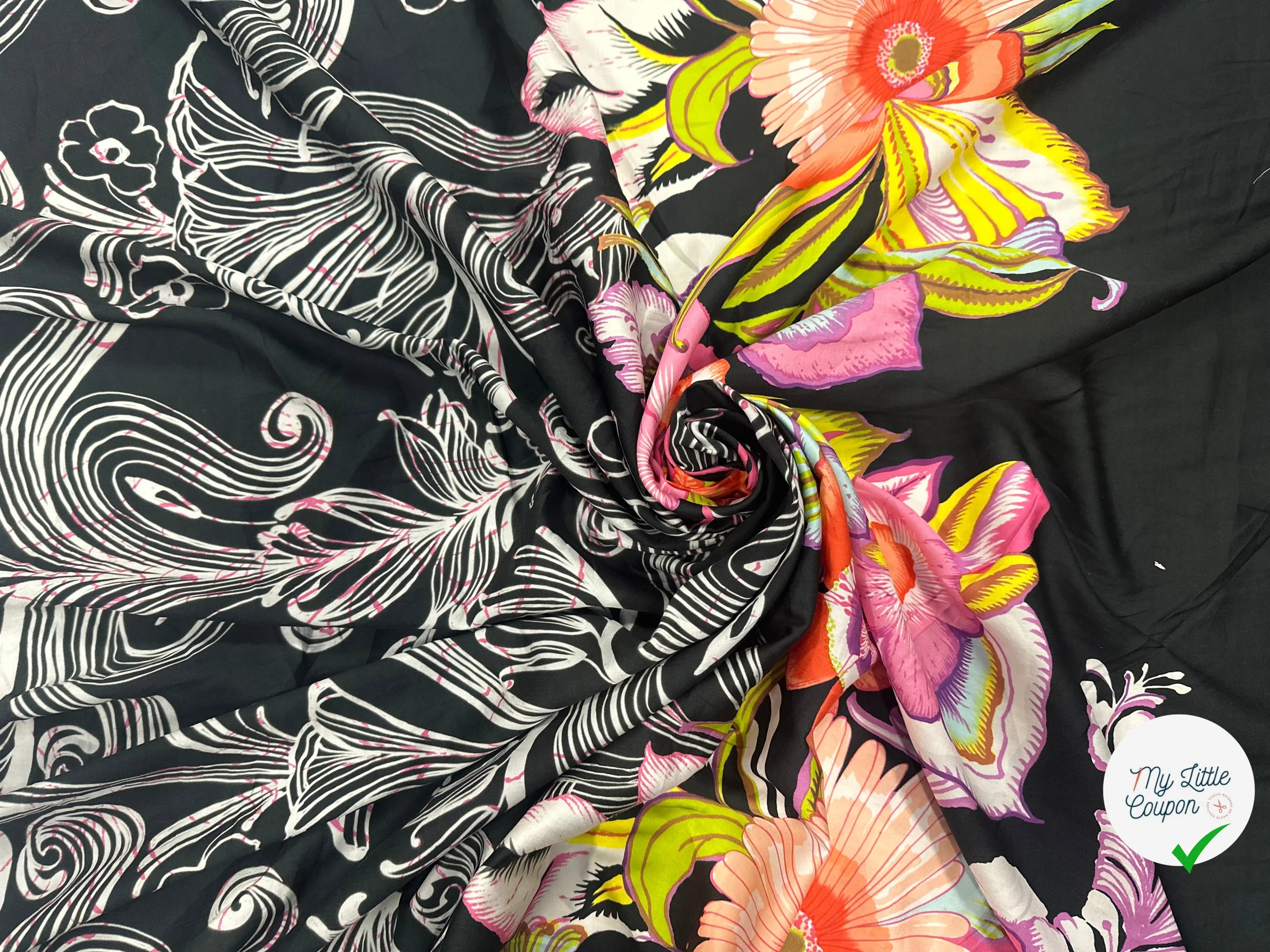 SATIN DE COTON SOIE FIN À DESSINS FLEURIS FOND NOIR MLC INTERN