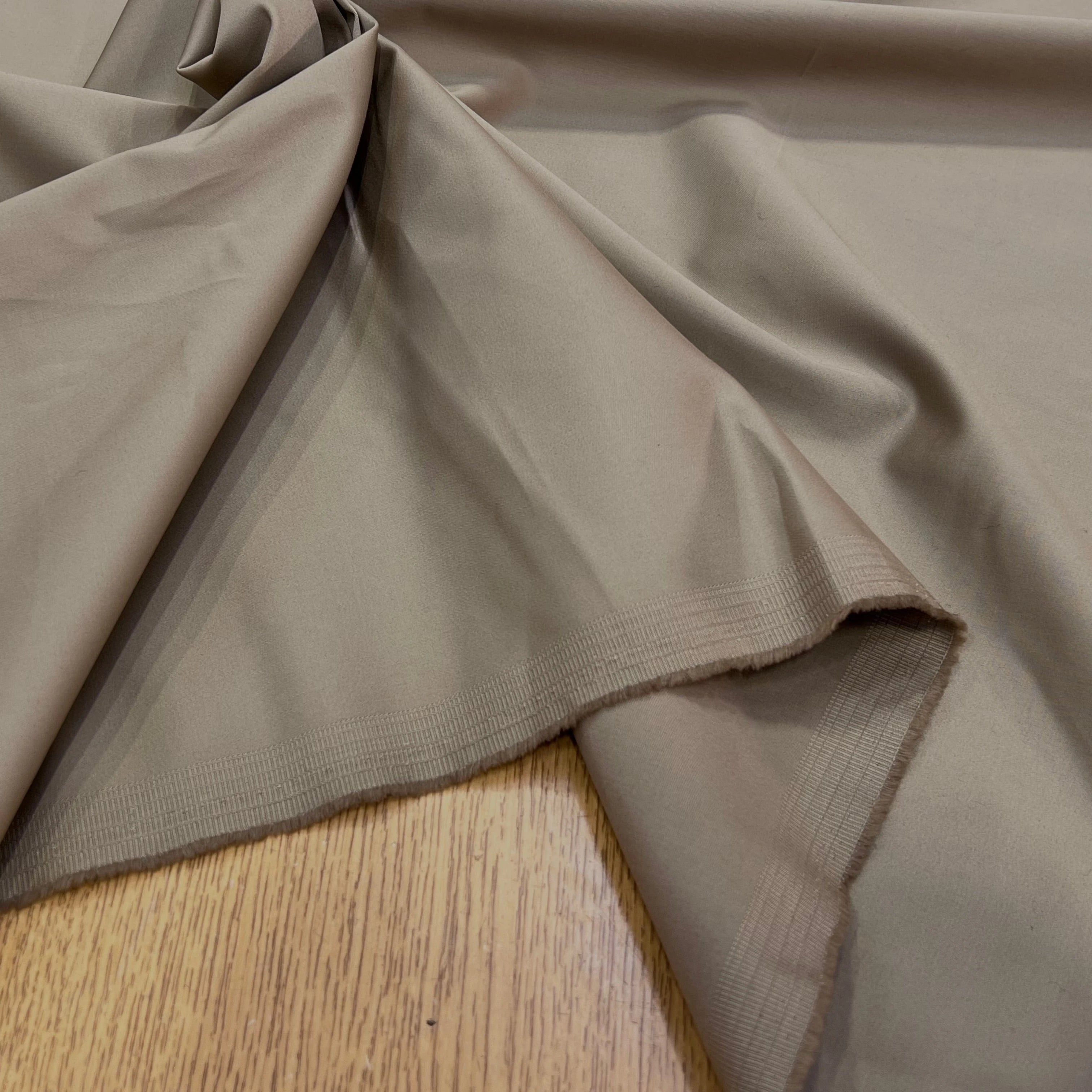 SATIN DE COTON STRETCH BEIGE MARRONÉ 150CM - My Little Coupon