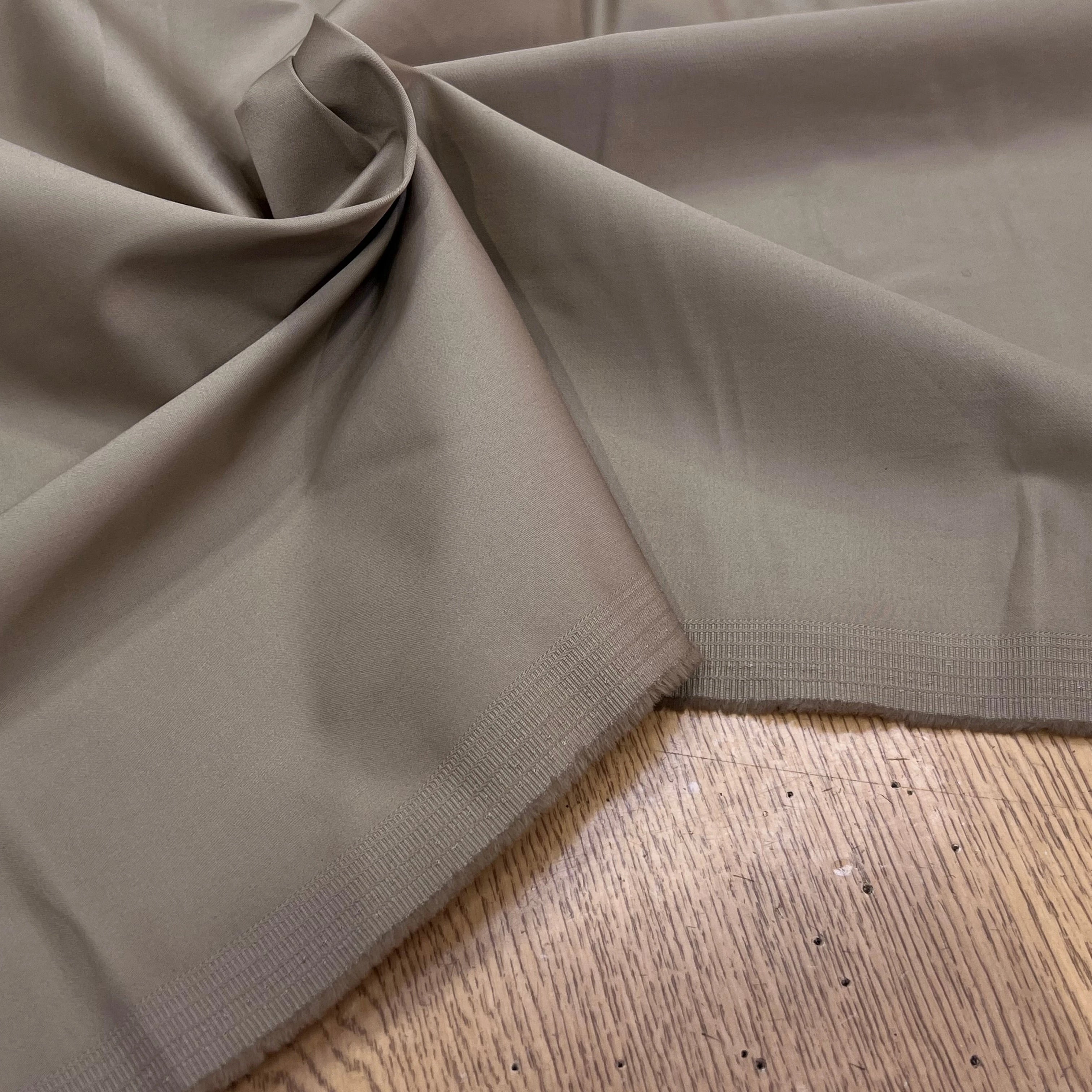 SATIN DE COTON STRETCH BEIGE MARRONÉ 150CM - My Little Coupon