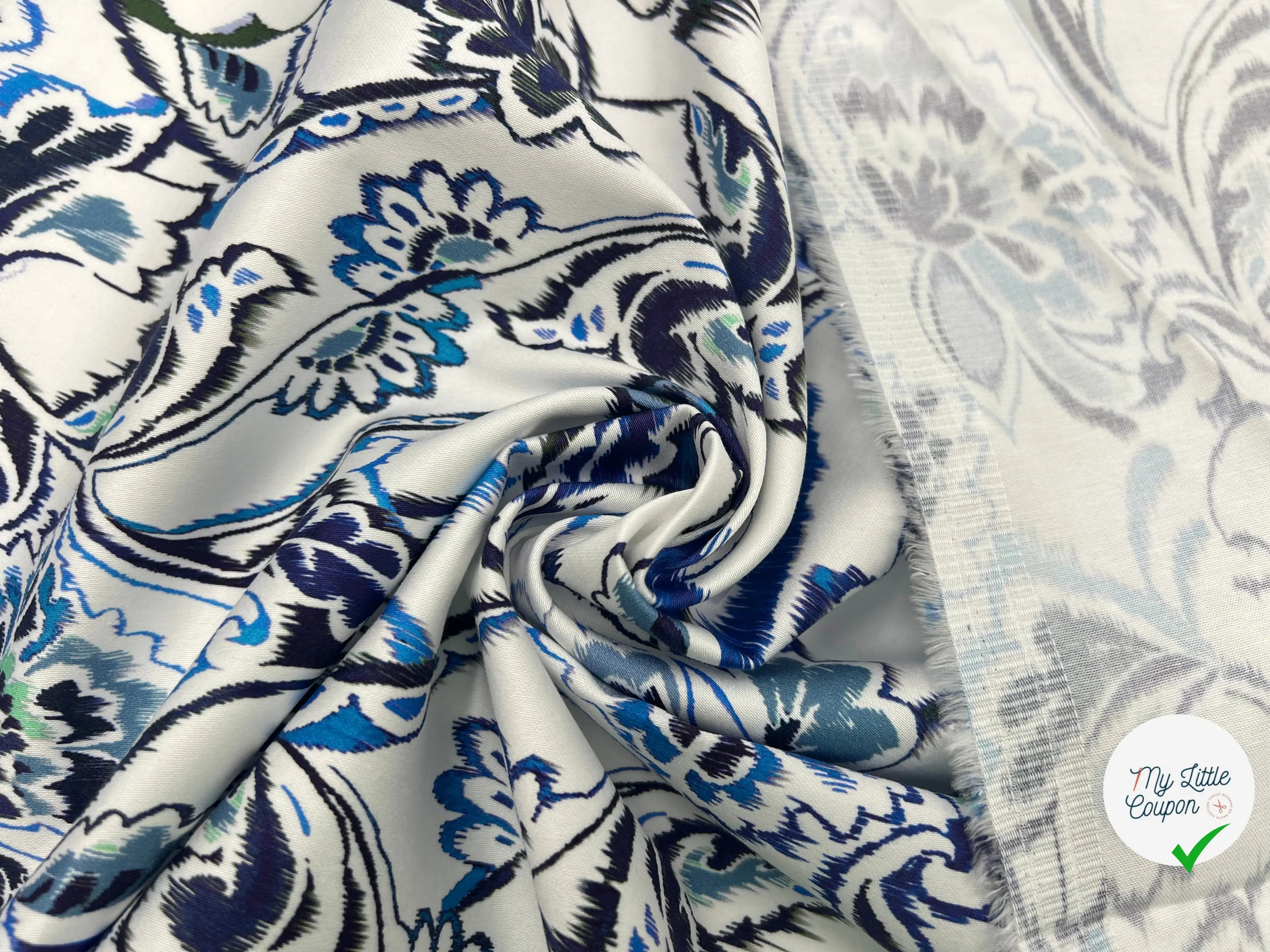 SATIN DE COTON STRETCH FLEUR D'ORIENT BLEU FOND BLANC MSO