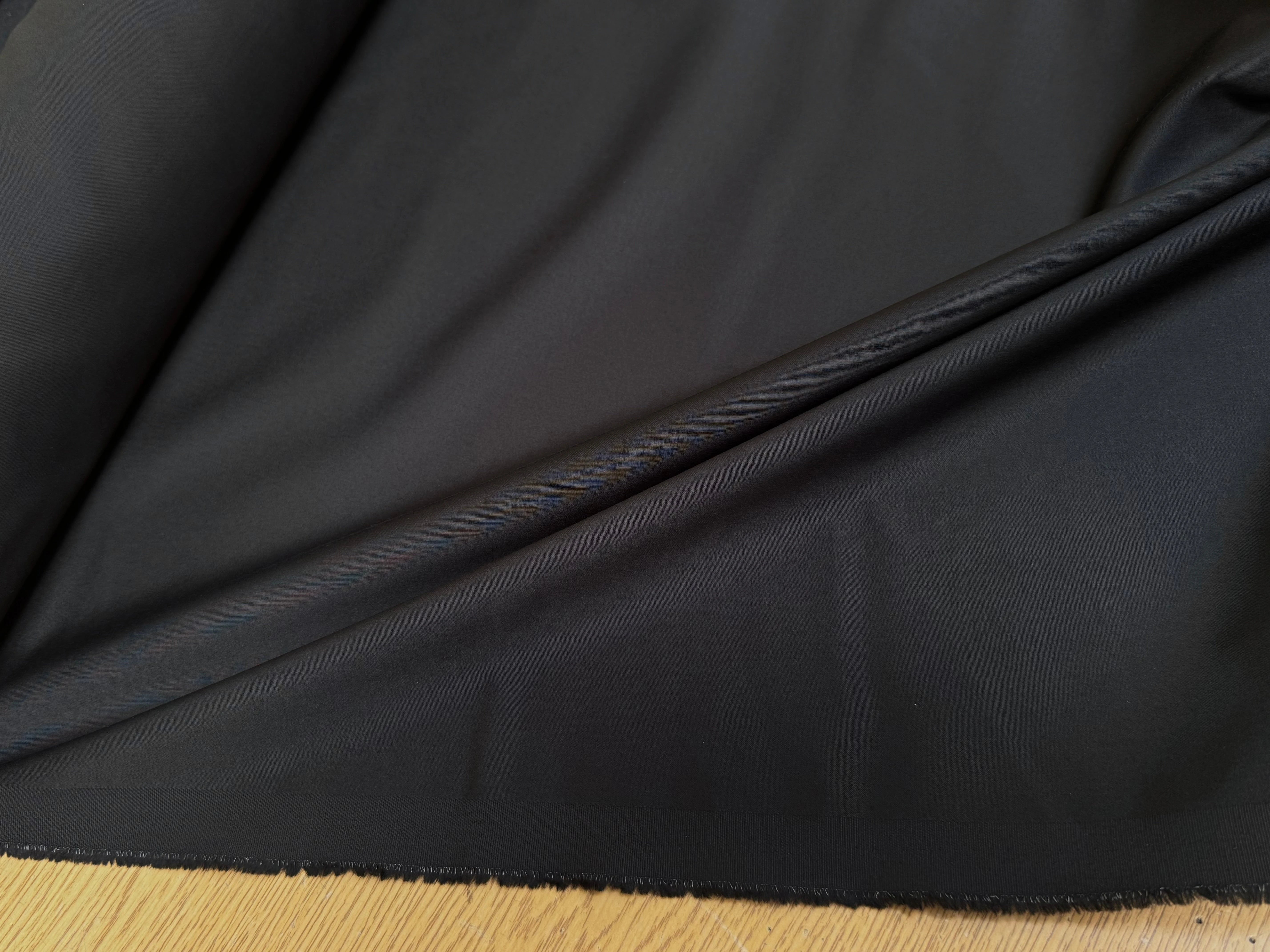 SATIN DE COTON UNI NOIR QUALITÉ COUTURE - My Little Coupon