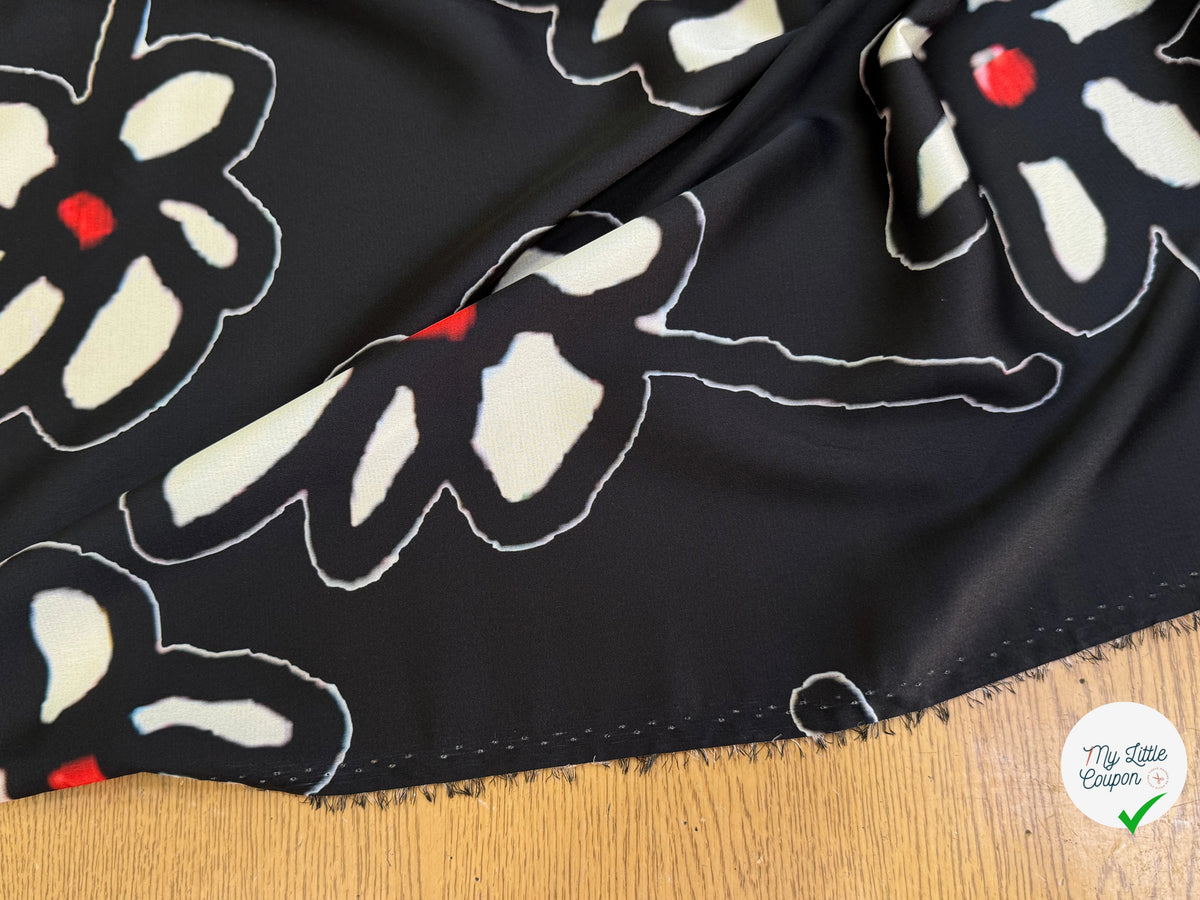 SATIN DE POLYESTER IMPRIMÉ MARGUERITES FOND NOIR - My Little Coupon