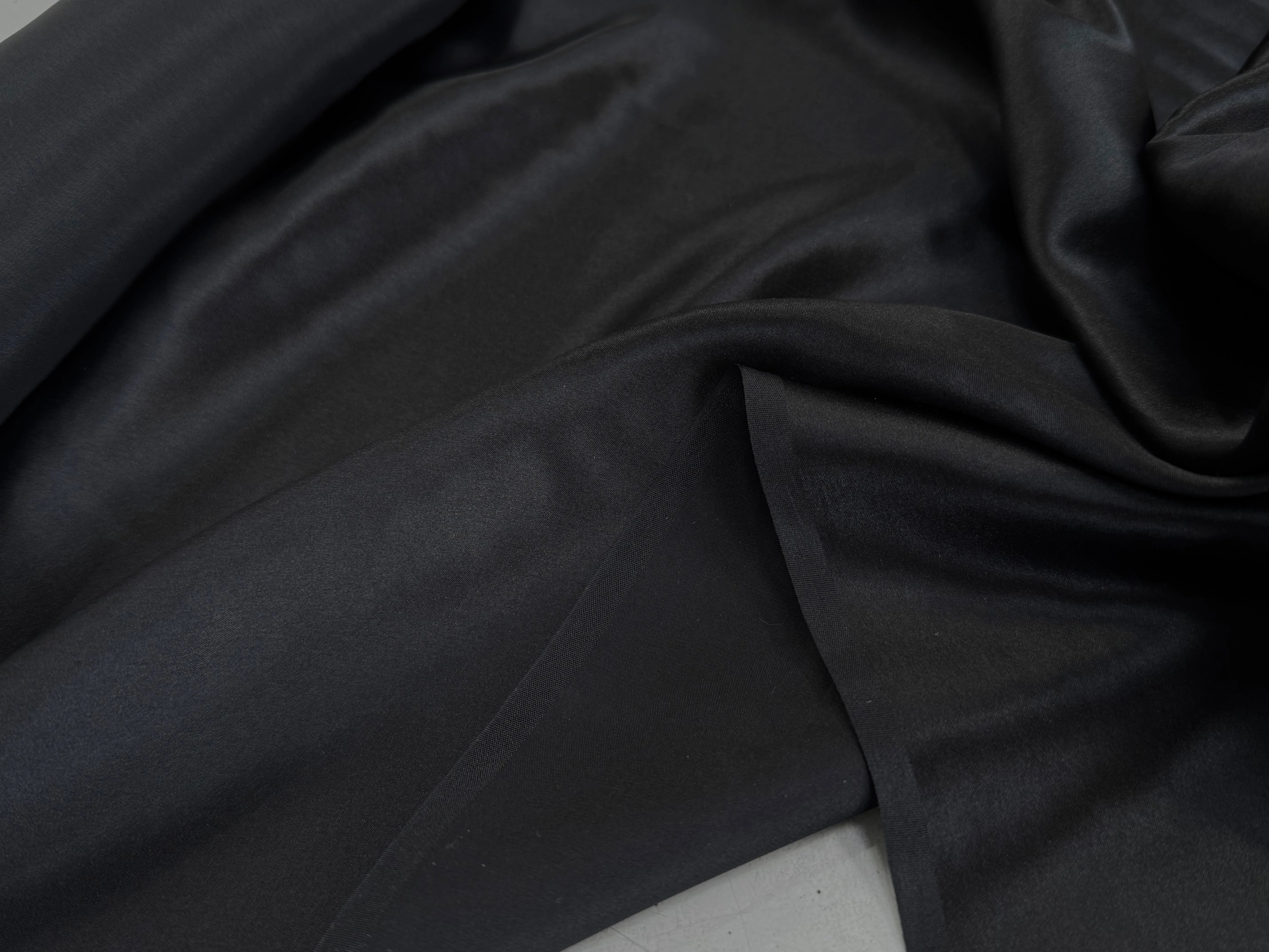 SATIN DE SOIE FLUIDE 110 DE LAIZE NOIR - My Little Coupon