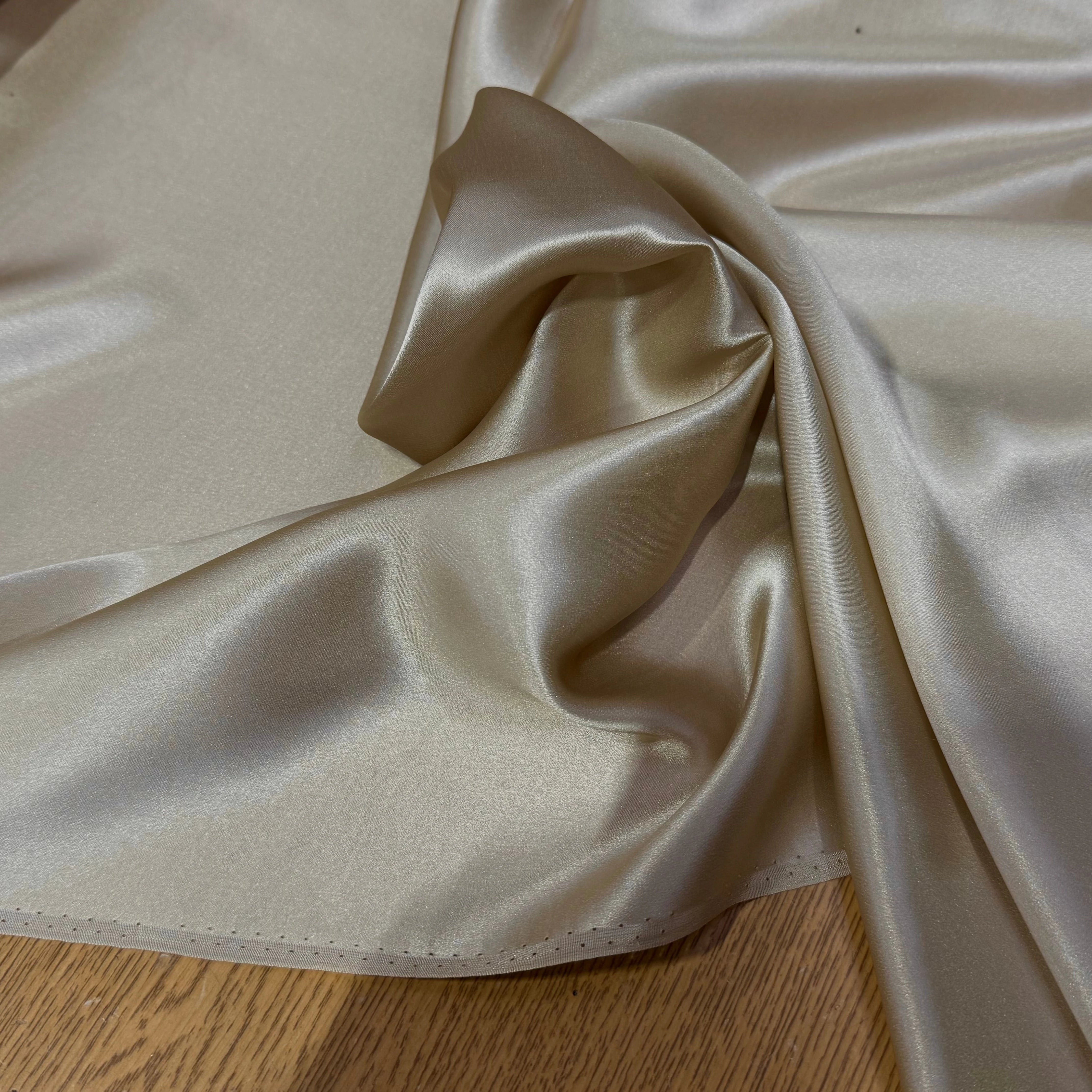 SATIN DE SOIE FLUIDE BEIGE OR 110CM - My Little Coupon