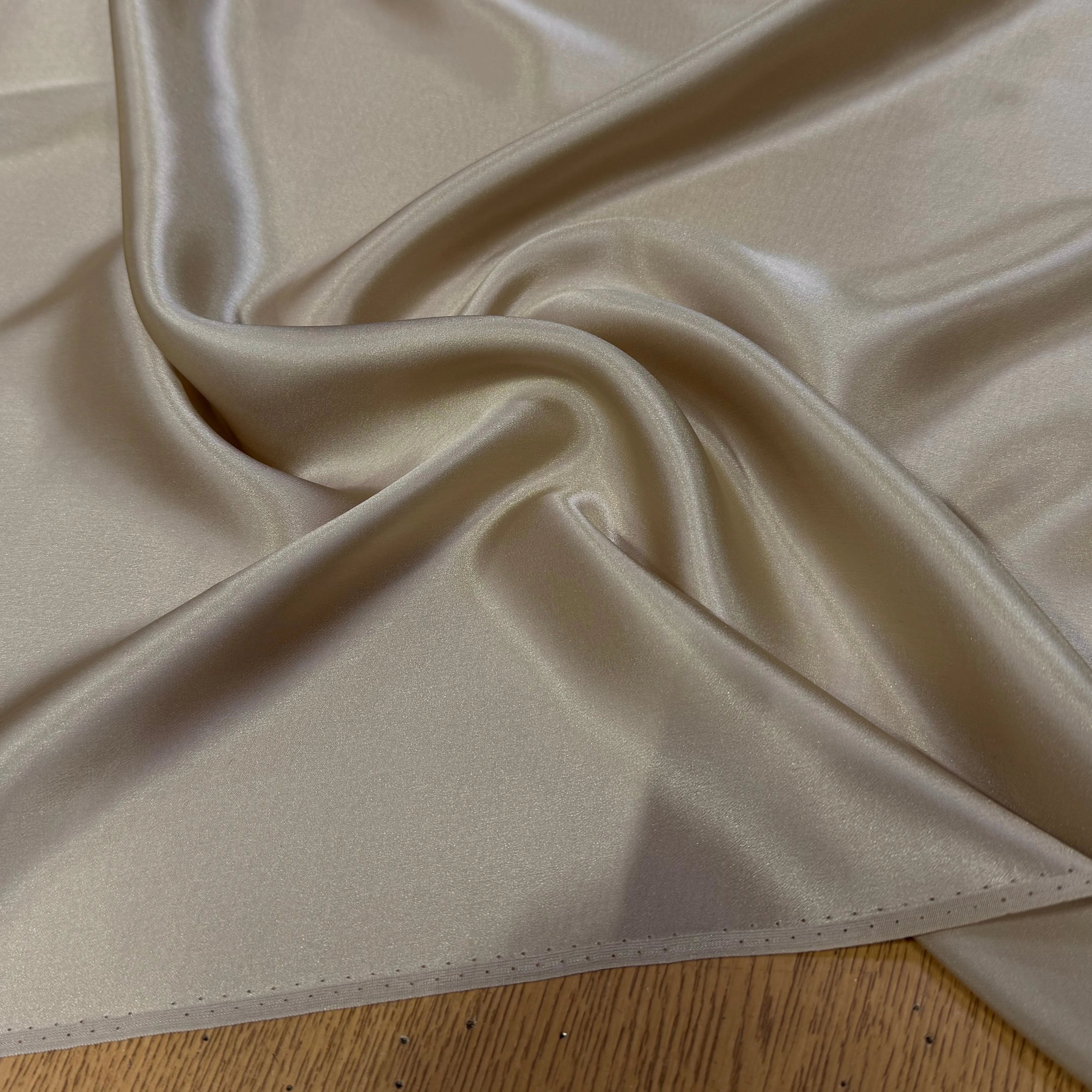 SATIN DE SOIE FLUIDE BEIGE OR 110CM - My Little Coupon