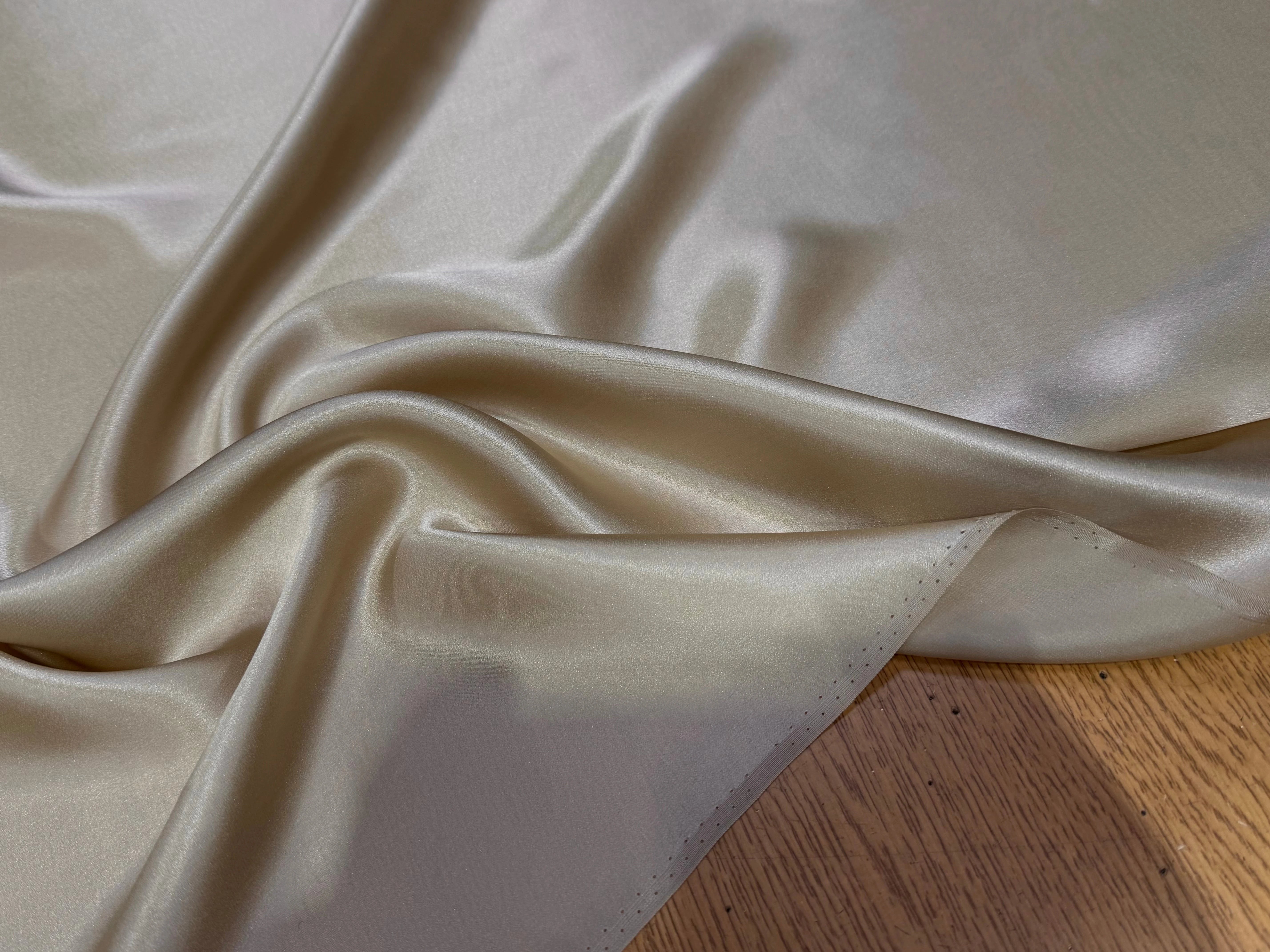 SATIN DE SOIE FLUIDE BEIGE OR 110CM - My Little Coupon