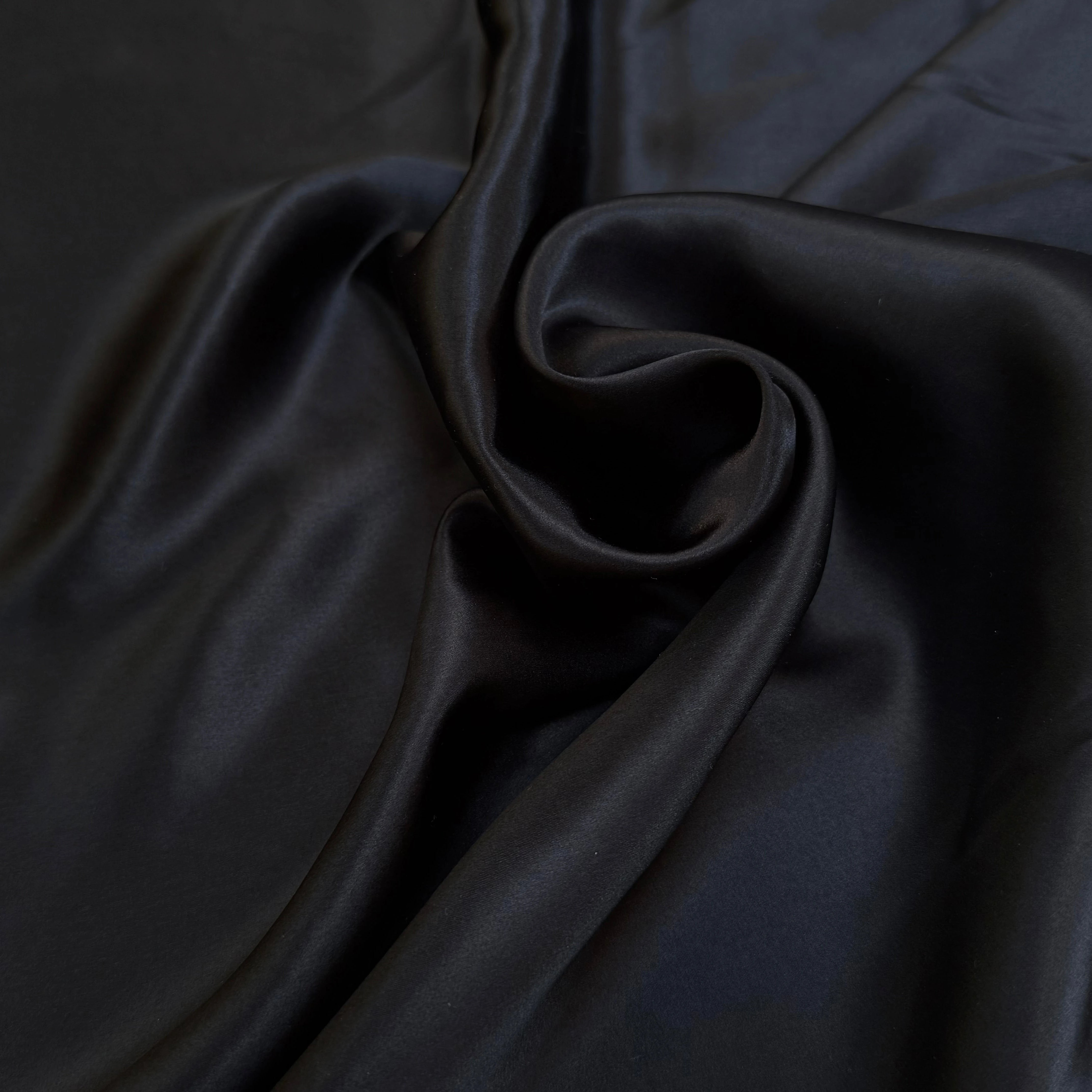 SATIN DE SOIE FLUIDE NOIR 110CM - My Little Coupon