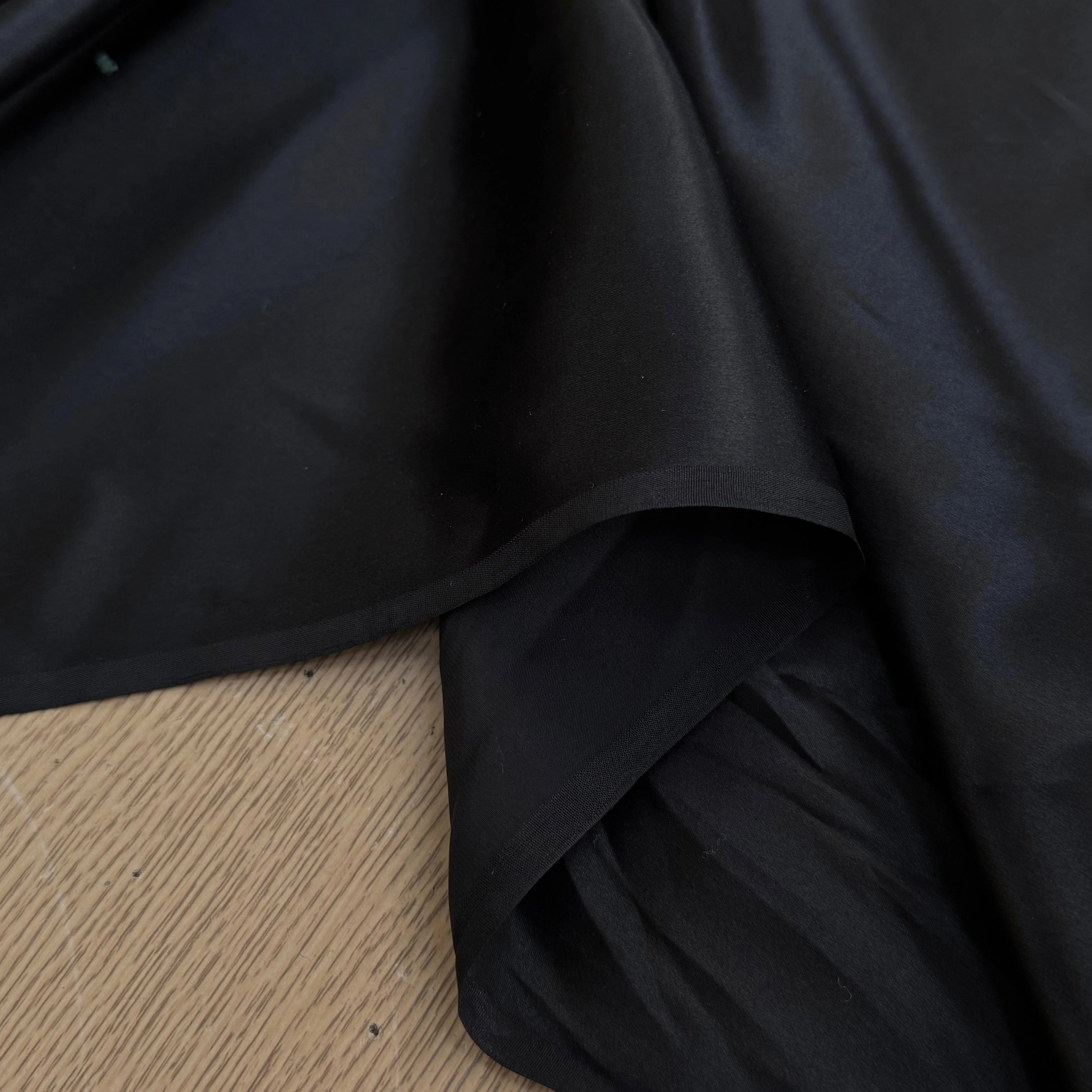 SATIN DE SOIE FLUIDE NOIR 110CM - My Little Coupon