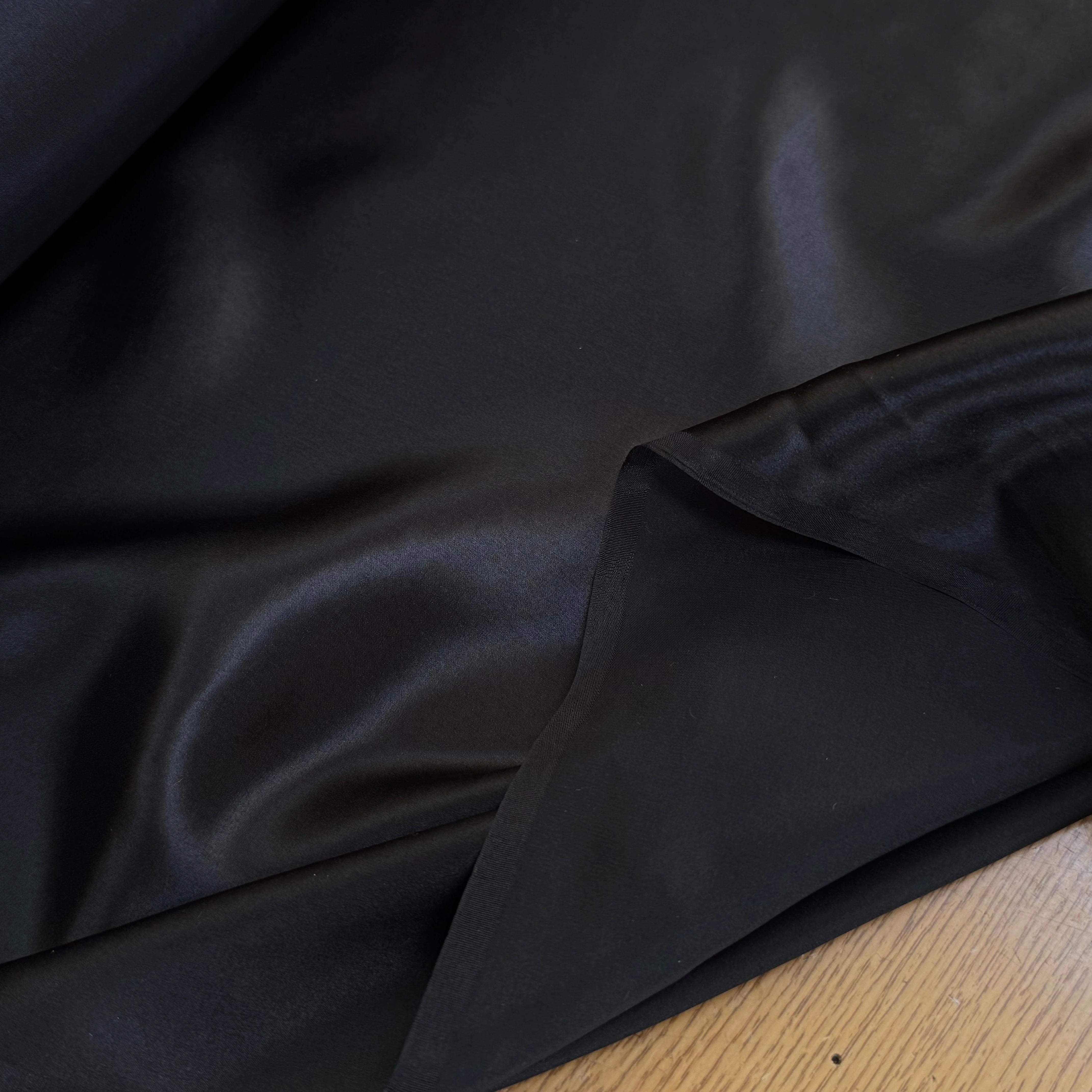 SATIN DE SOIE FLUIDE NOIR 110CM - My Little Coupon