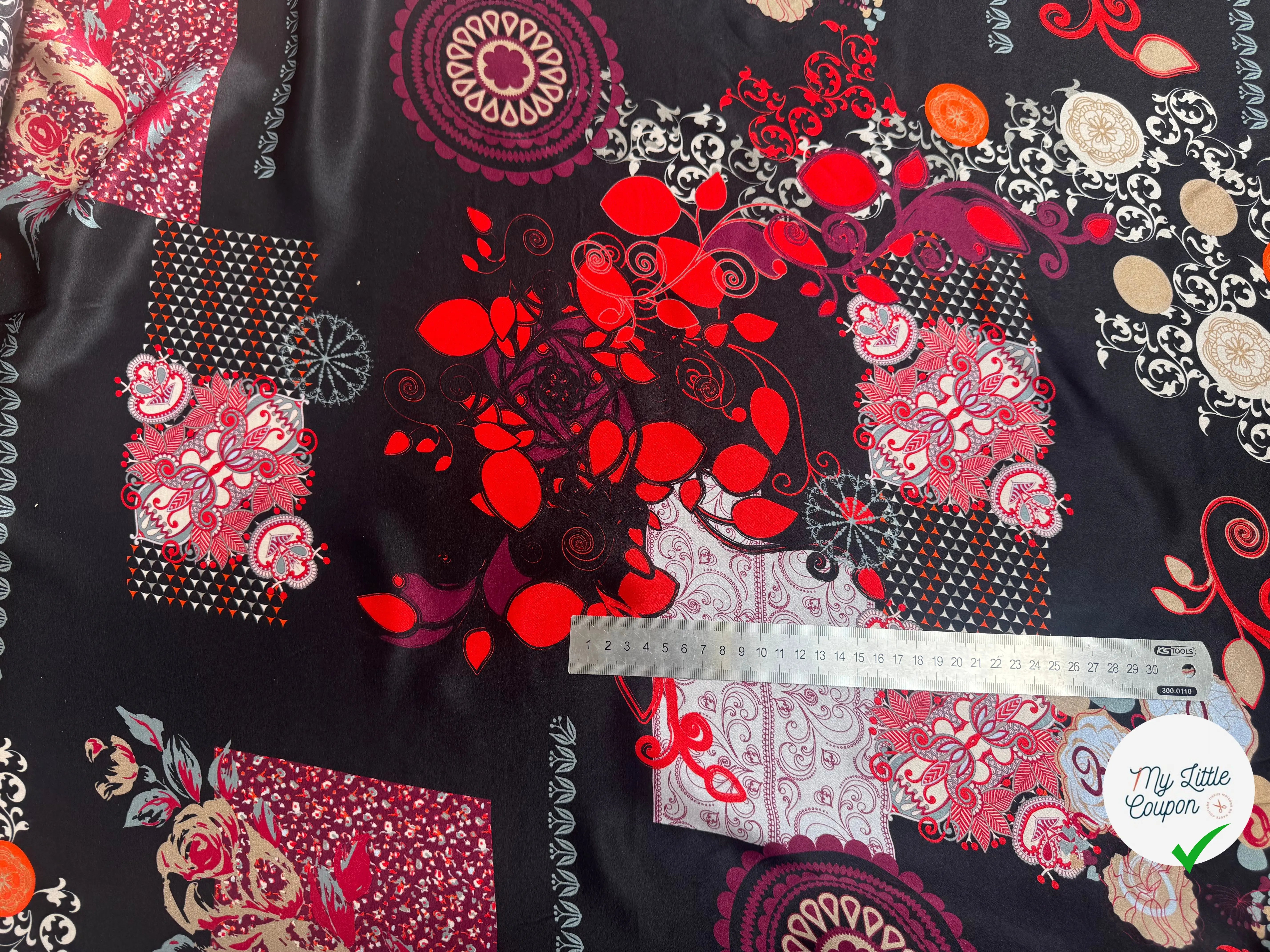 SATIN DE SOIE FOND NOIR MOTIFS ROUGE ET BLANC - My Little Coupon