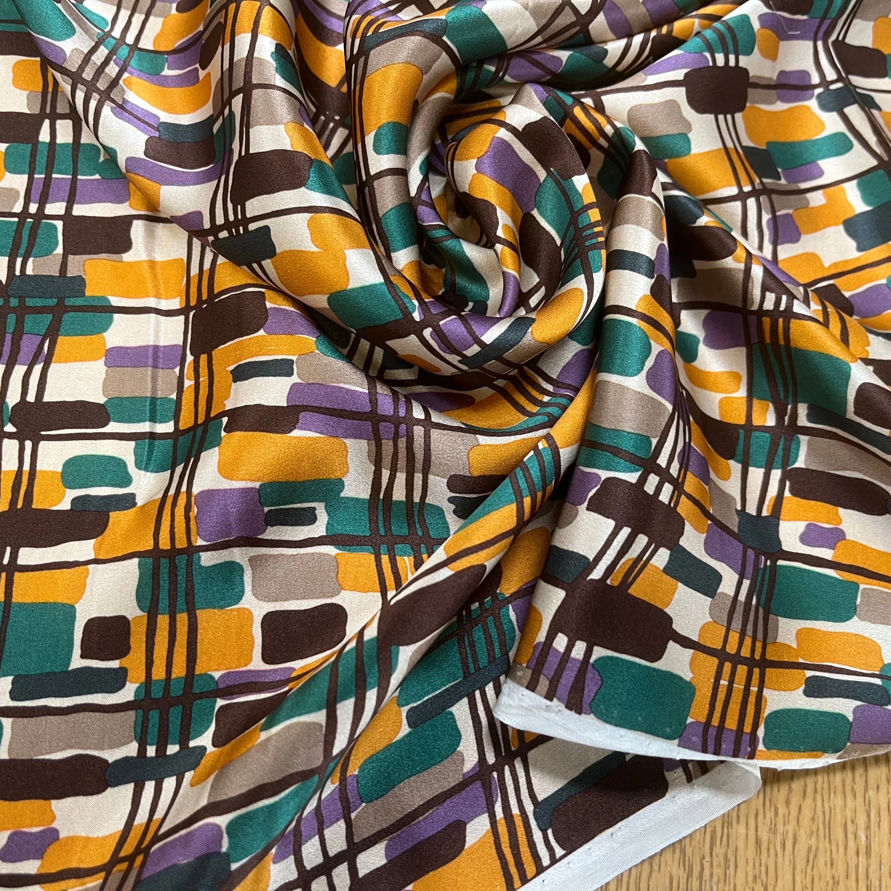 SATIN DE SOIE MOTIF RECTANGLE ABSTRAIT VERT JAUNE MARON ET VIOLET - My Little Coupon