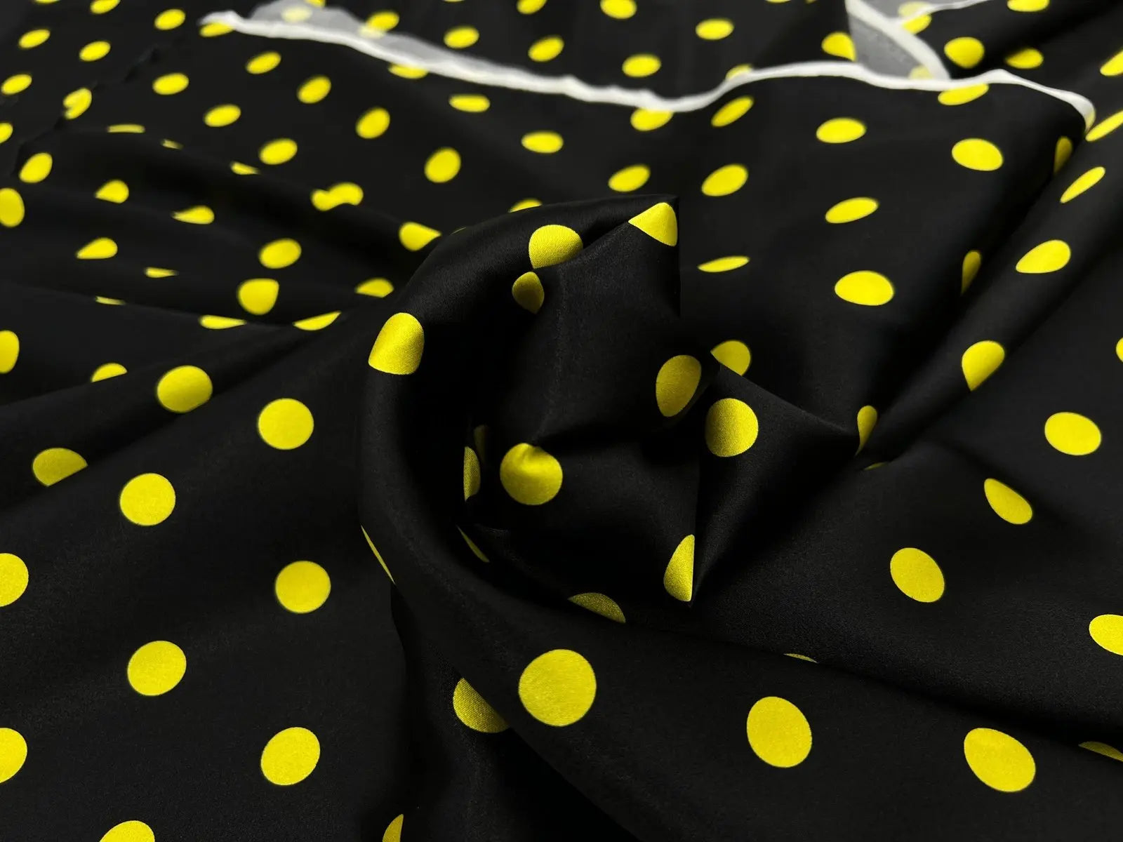 SATIN DE SOIE POIS JAUNES CITRON DE MENTON - coupon de tissu de 3 mètres - My Little Coupon - tissu - coudre