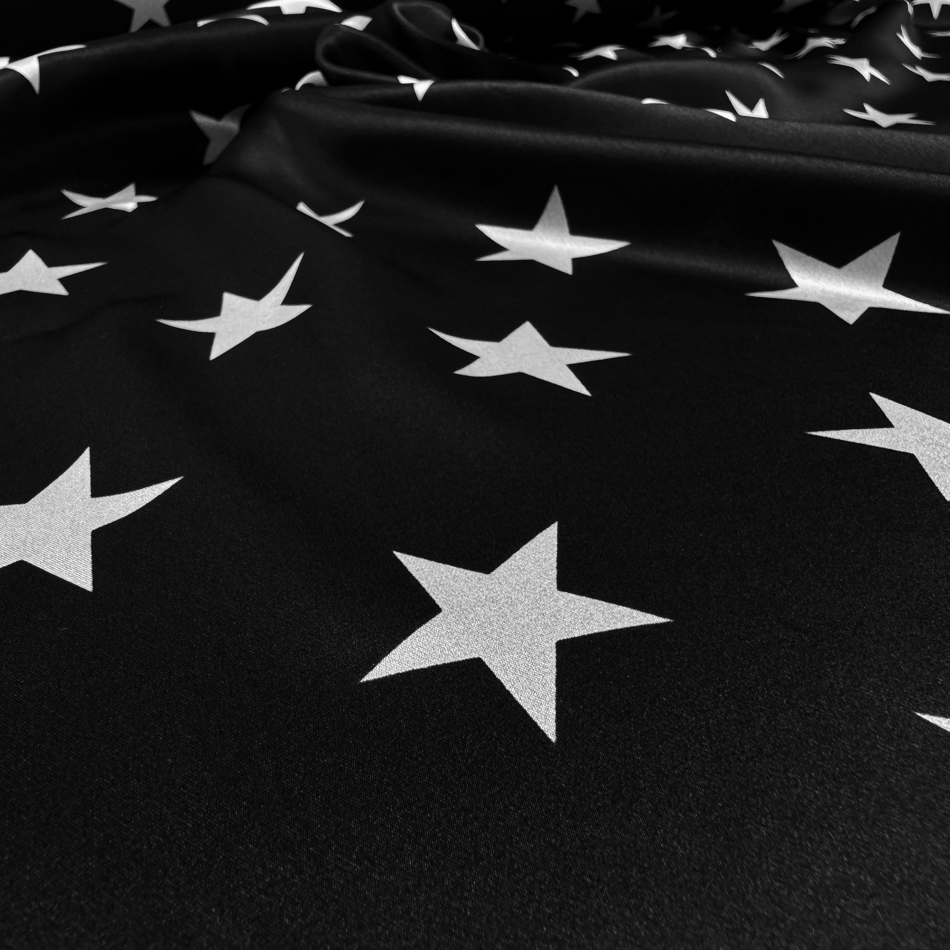 SATIN DE SOIE PRINT ÉTOILÉ FOND NOIR - My Little Coupon