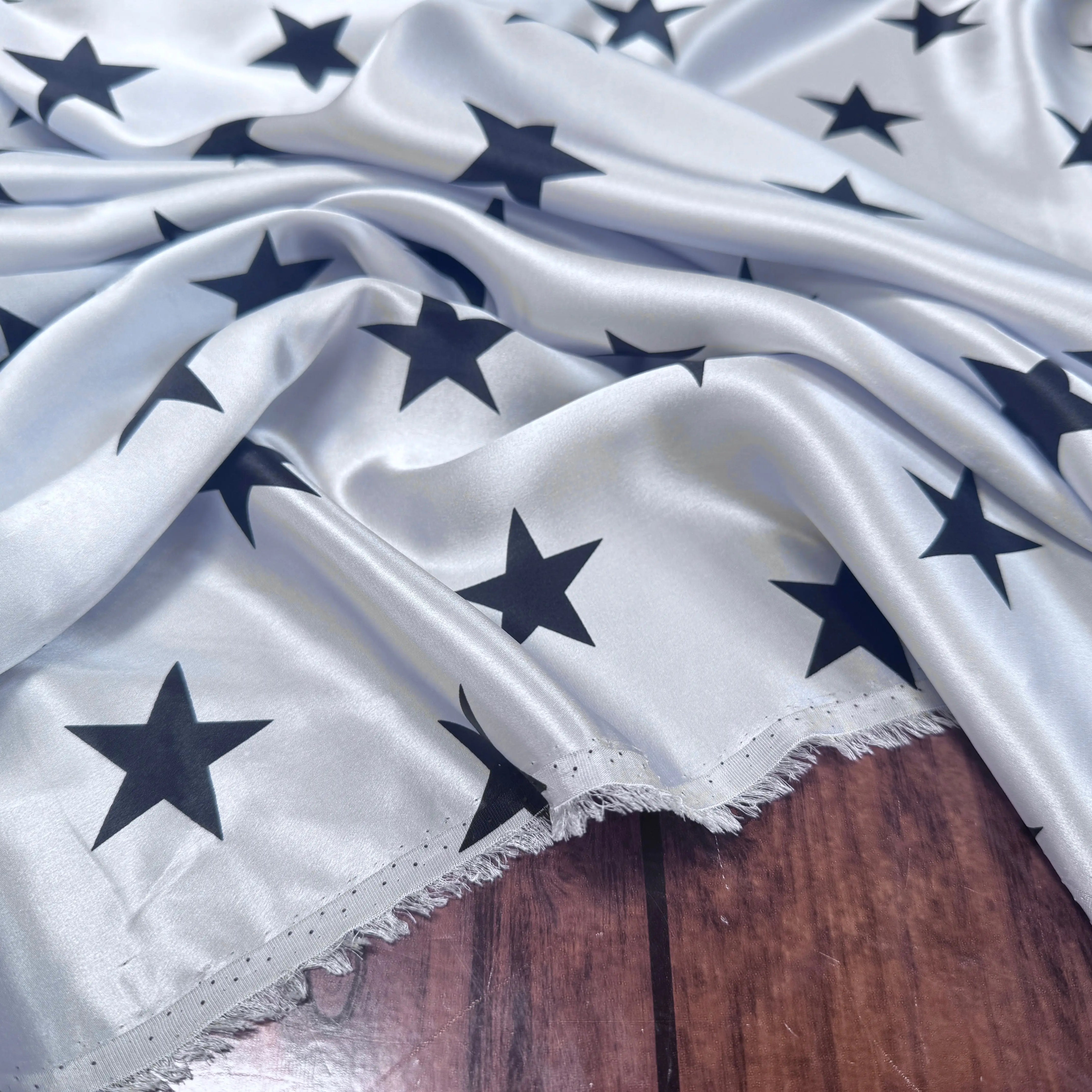 SATIN DE SOIE PRINT ÉTOILÉ NOIR FOND SKY BLUE - My Little Coupon