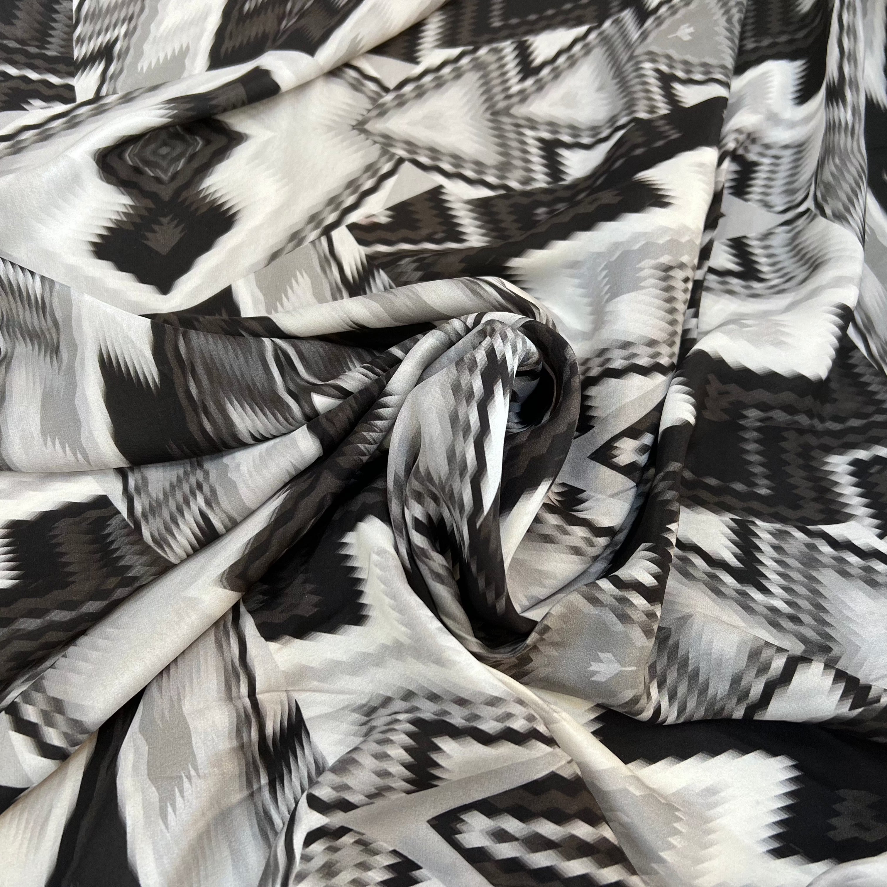 SATIN DE SOIE RÊVE EN NOIR ET BLANC MLC INTERN