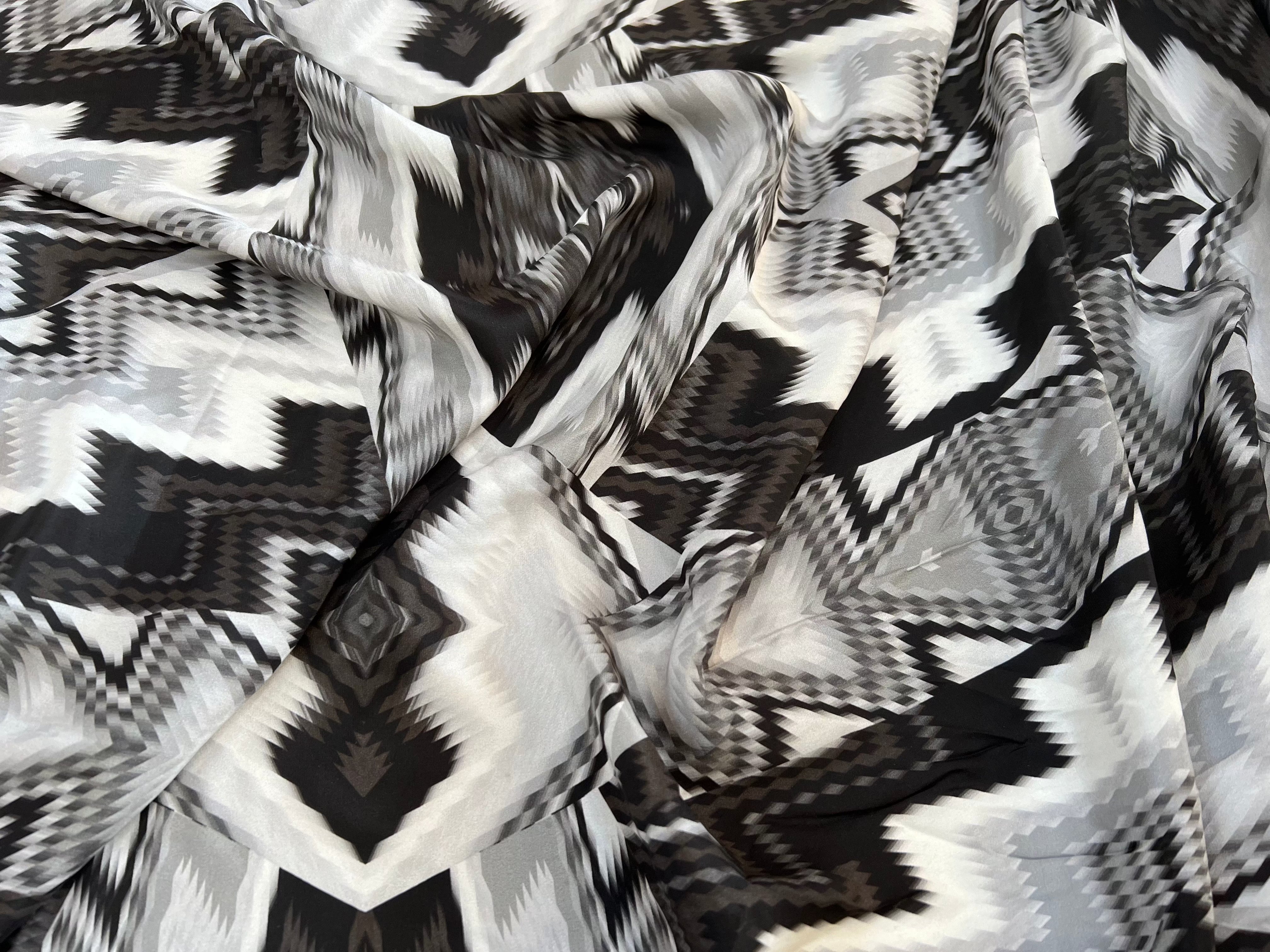 SATIN DE SOIE RÊVE EN NOIR ET BLANC MLC INTERN