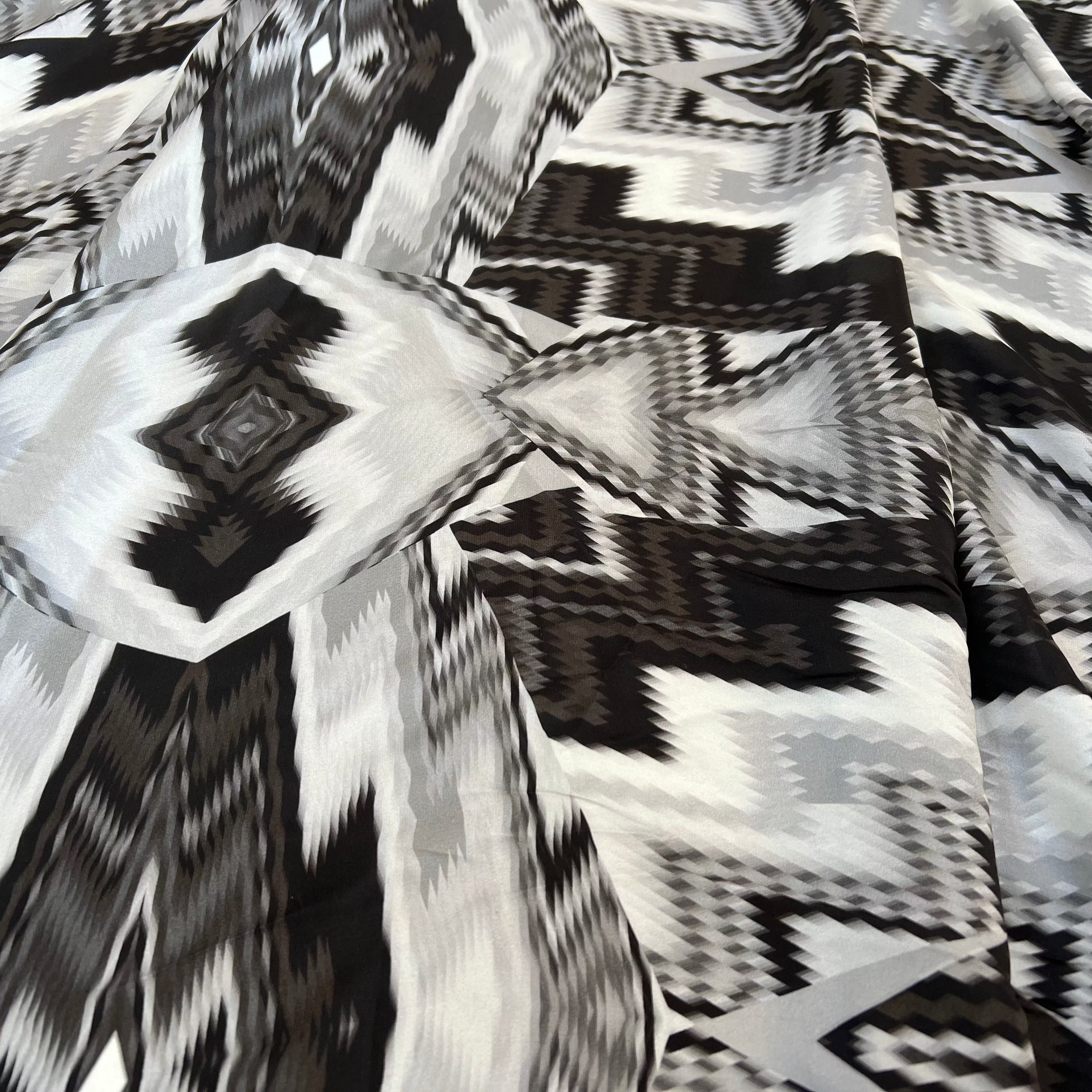 SATIN DE SOIE RÊVE EN NOIR ET BLANC MLC INTERN