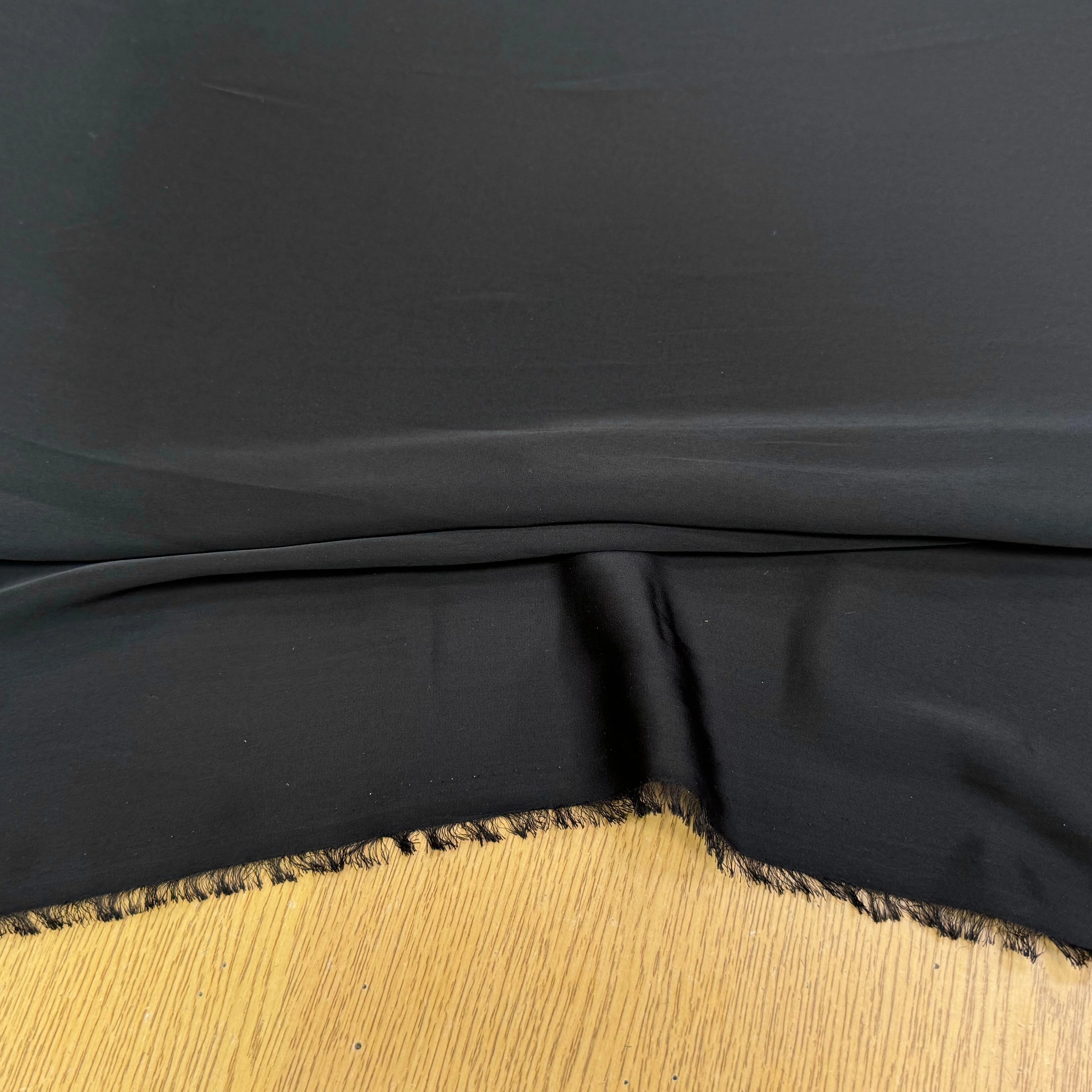 SATIN DÉLICAT NOIR TOMBÉ FLUIDE - My Little Coupon