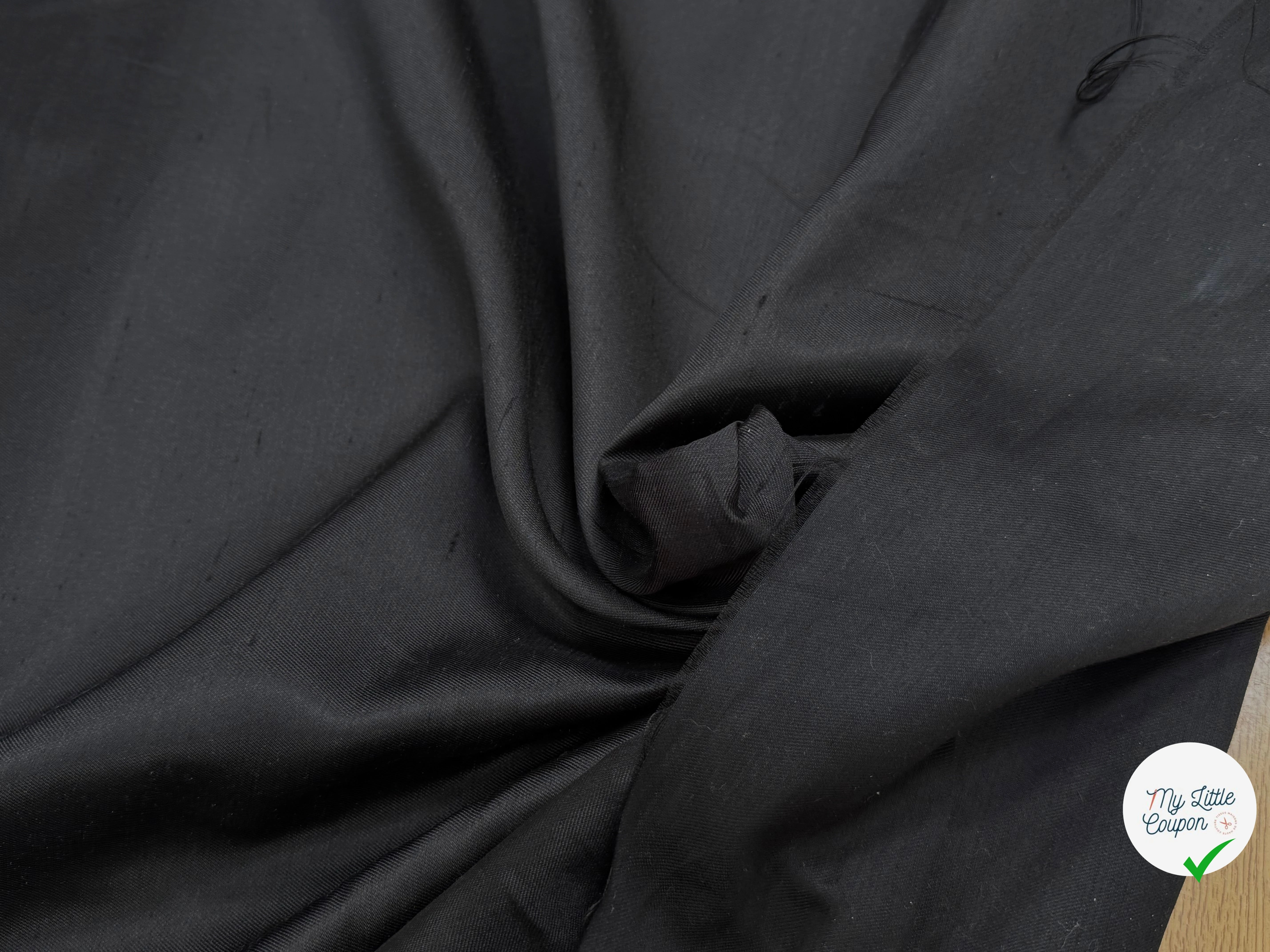 SATIN DUCHESSE TEXTURÉ NOIR 100% SOIE - My Little Coupon