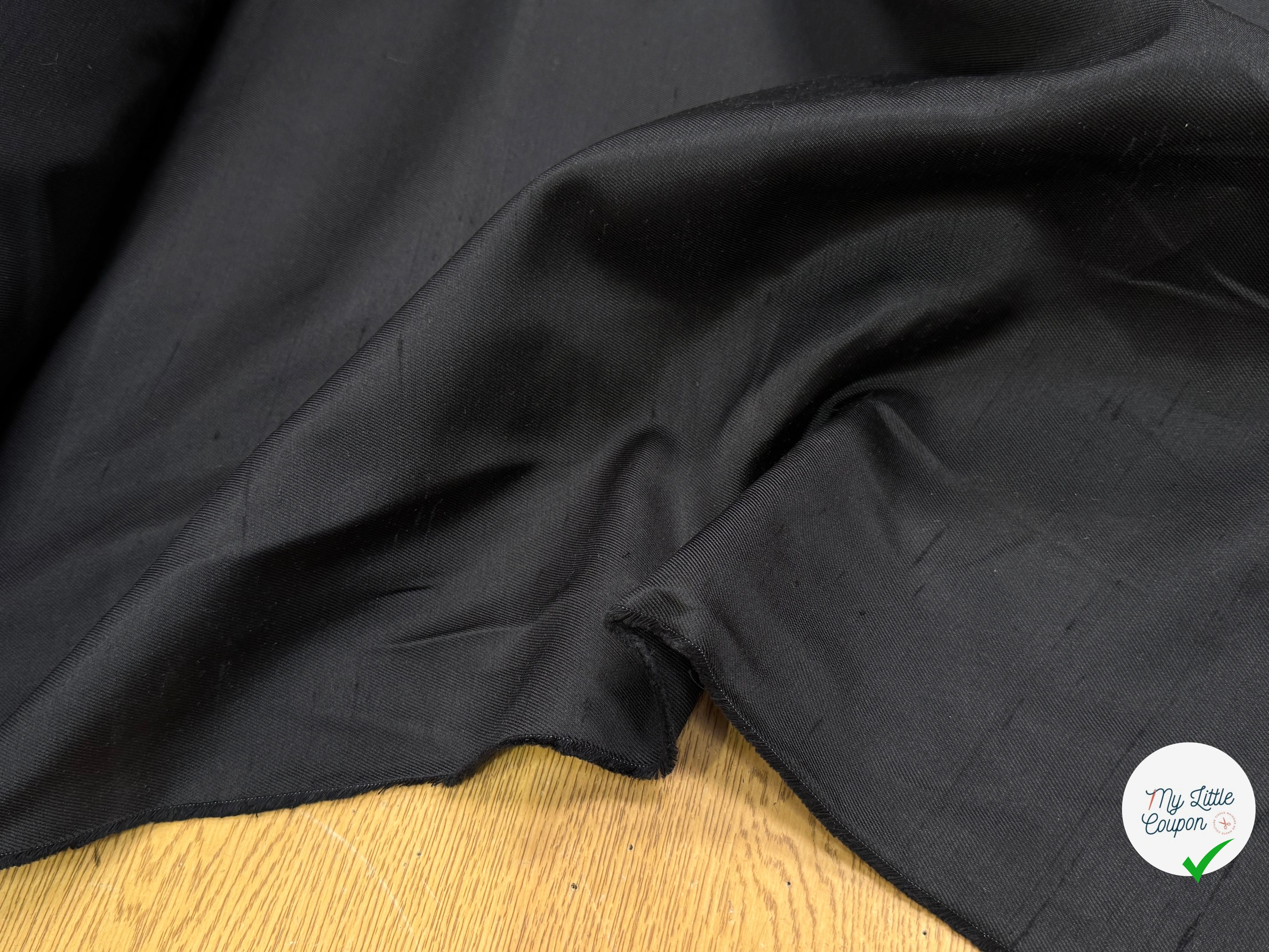 SATIN DUCHESSE TEXTURÉ NOIR 100% SOIE - My Little Coupon