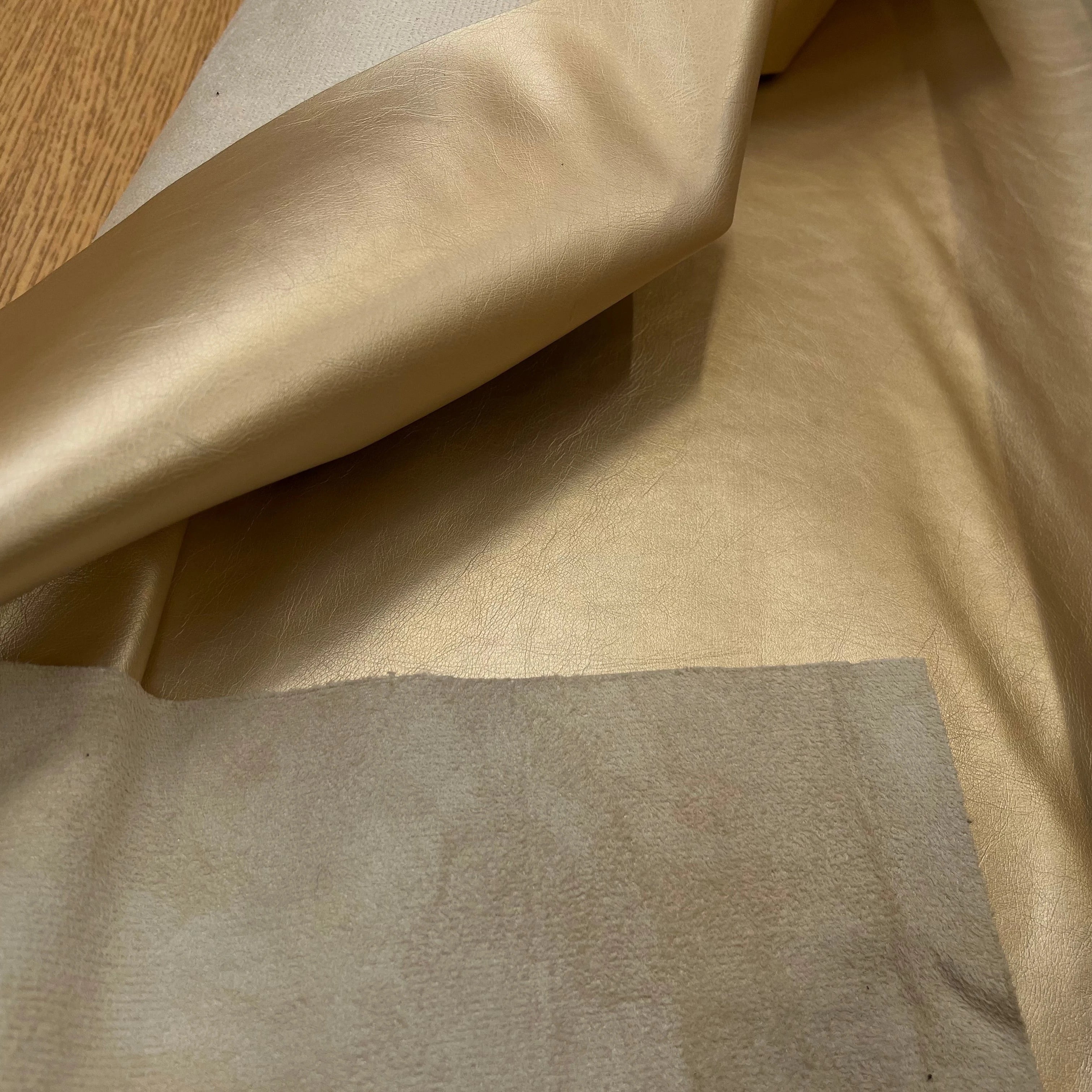 SATIN FAUX CUIR GOLD ENVERS TOUT DOUX BEIGE - My Little Coupon