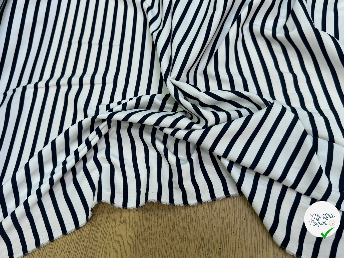 SATIN FLUIDE RAYURES BLEUES HORIZONTALES FOND ÉCRU STRETCH - My Little Coupon