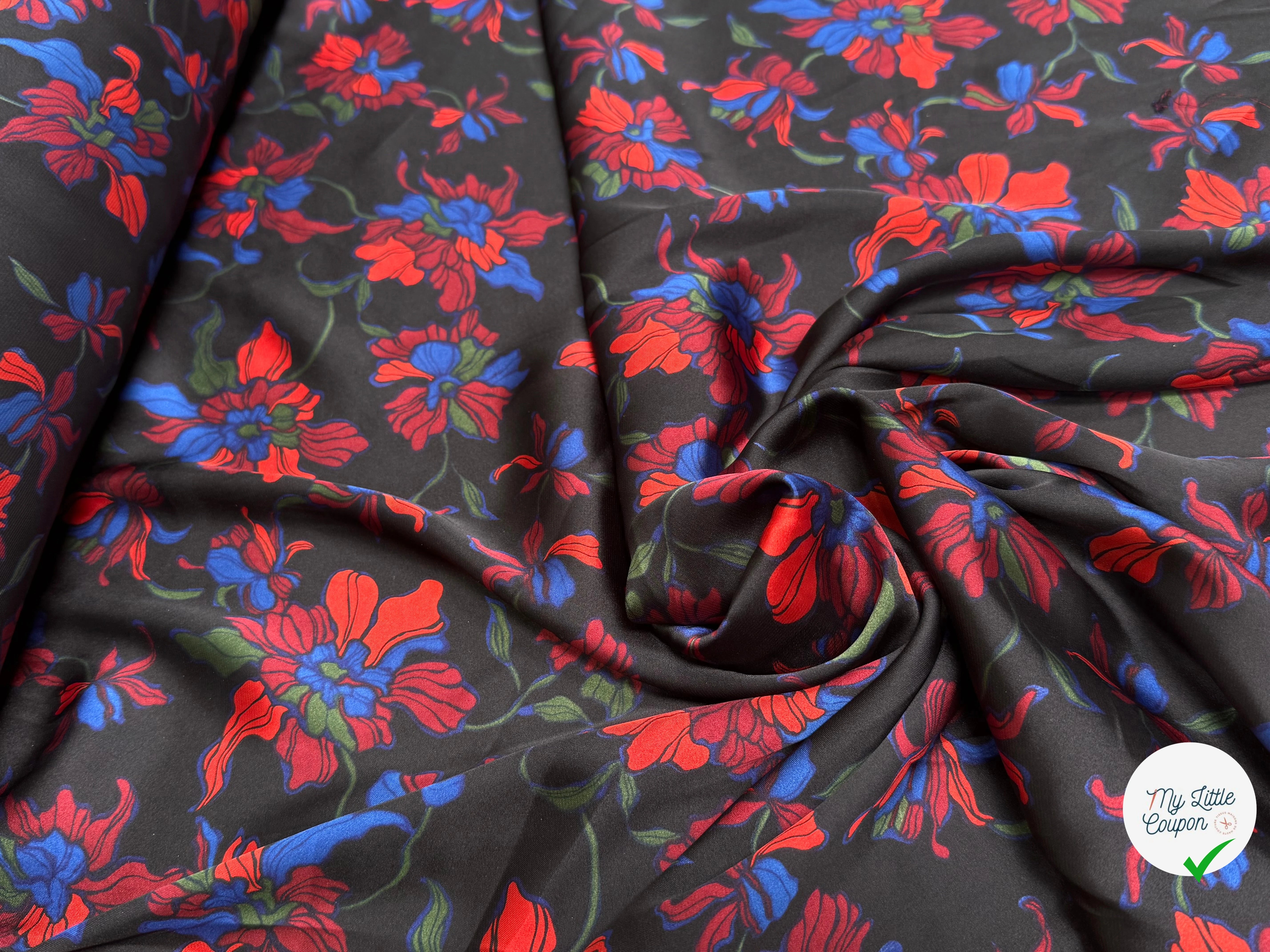 SATIN FLUIDE ULTRA BEAU À GROSSES FLEURS SUR FOND NOIR - My Little Coupon