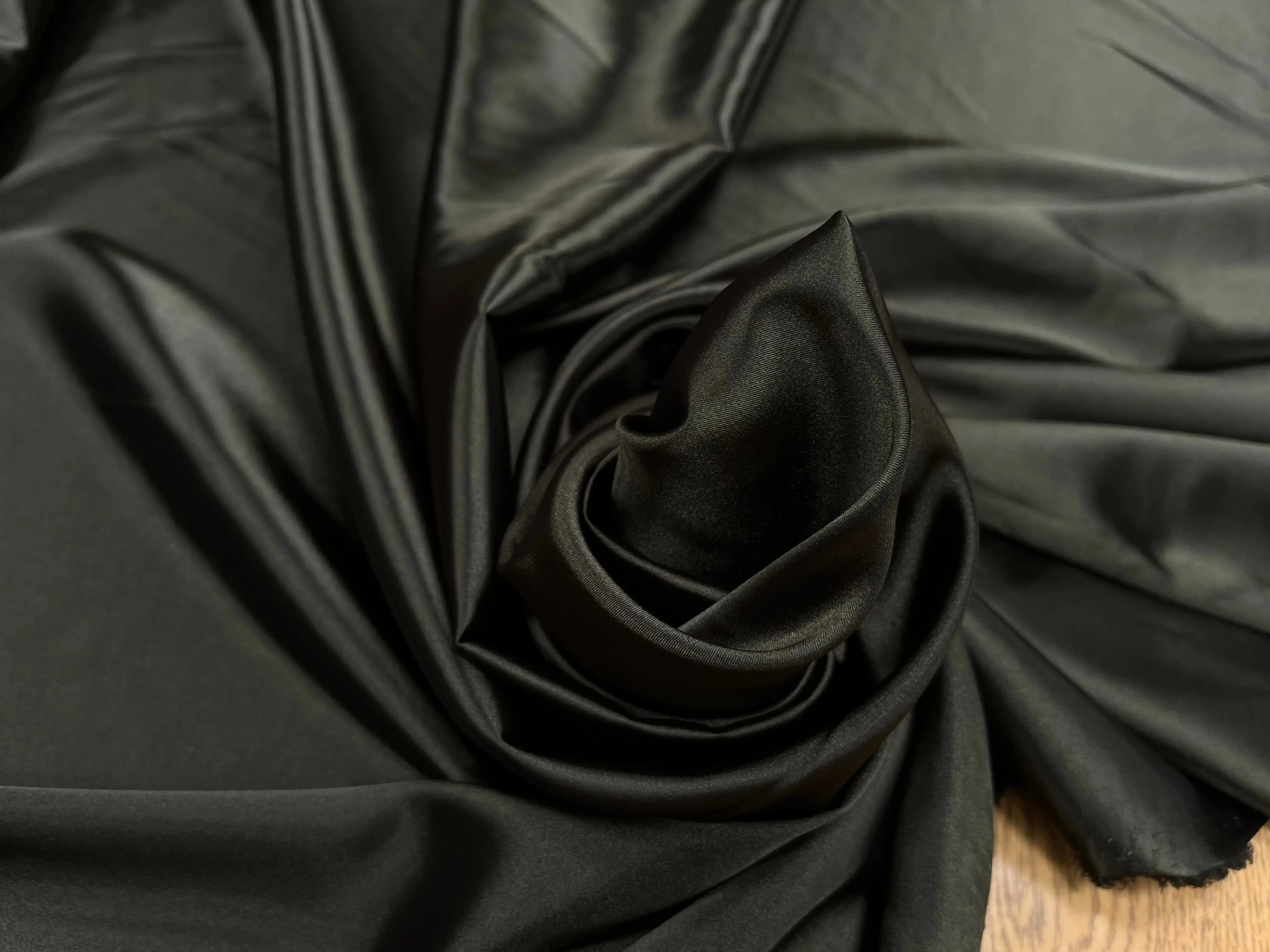 SATIN FLUIDE VERT OLIVE UN PEU STRETCH - My Little Coupon