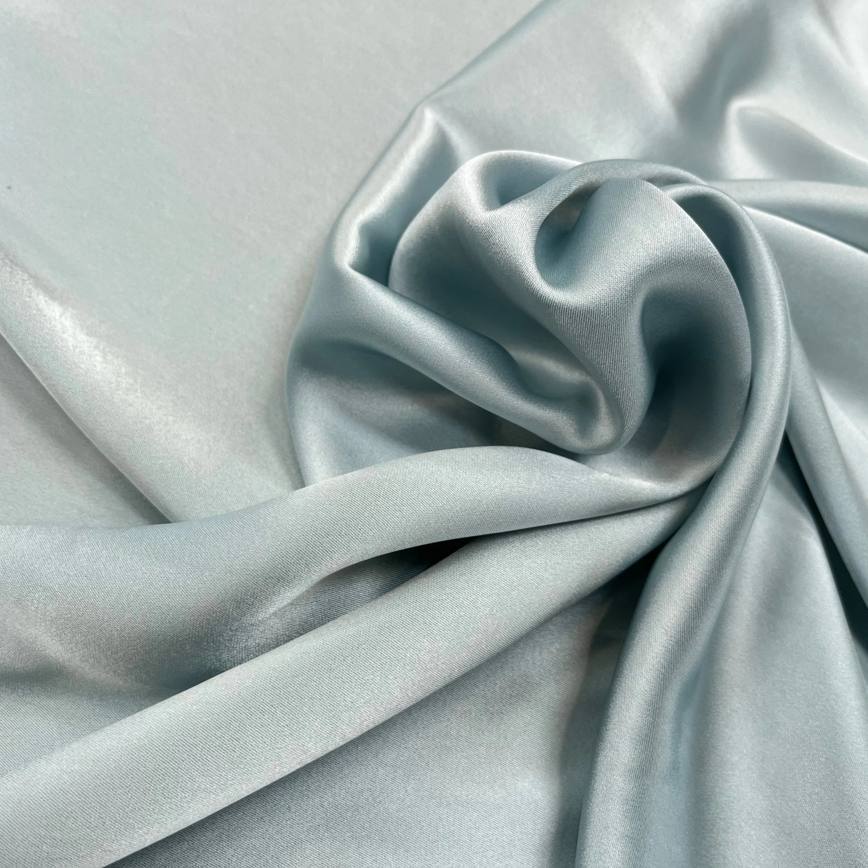 SATIN FROID ET FLUIDE POLYESTER 130CM CLOUD BLUE - My Little Coupon
