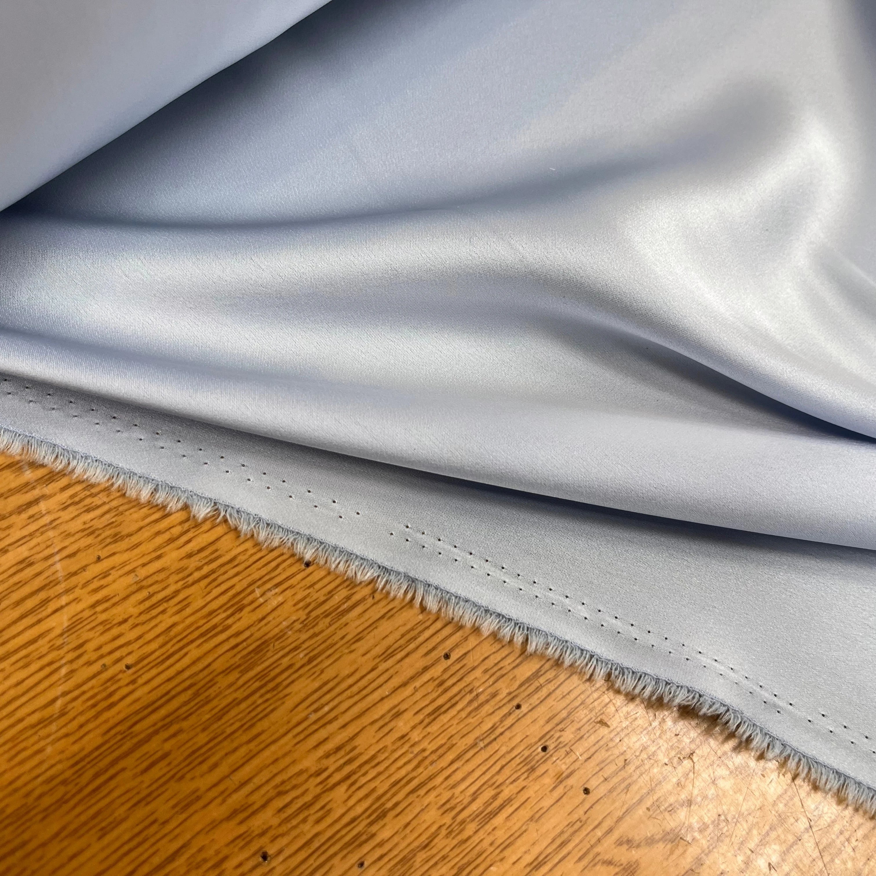 SATIN FROID ET FLUIDE POLYESTER 135CM ETHER - My Little Coupon