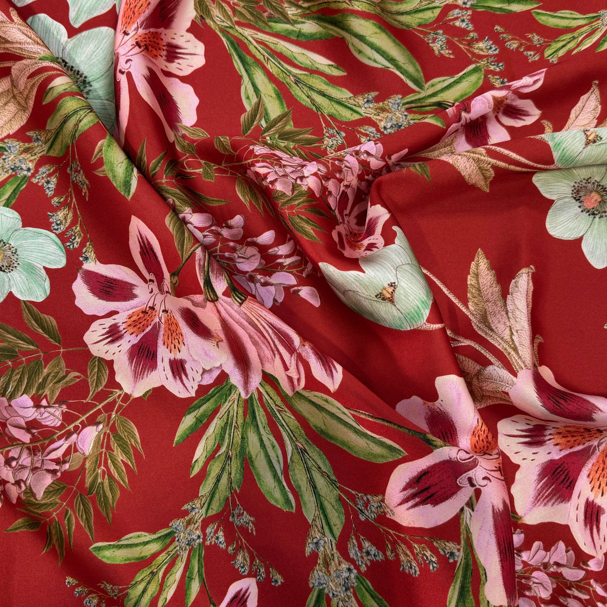 SATIN GARDEN ROUGE GROSSES FLEURS ROSES ET FEUILLAGE VERT - My Little Coupon
