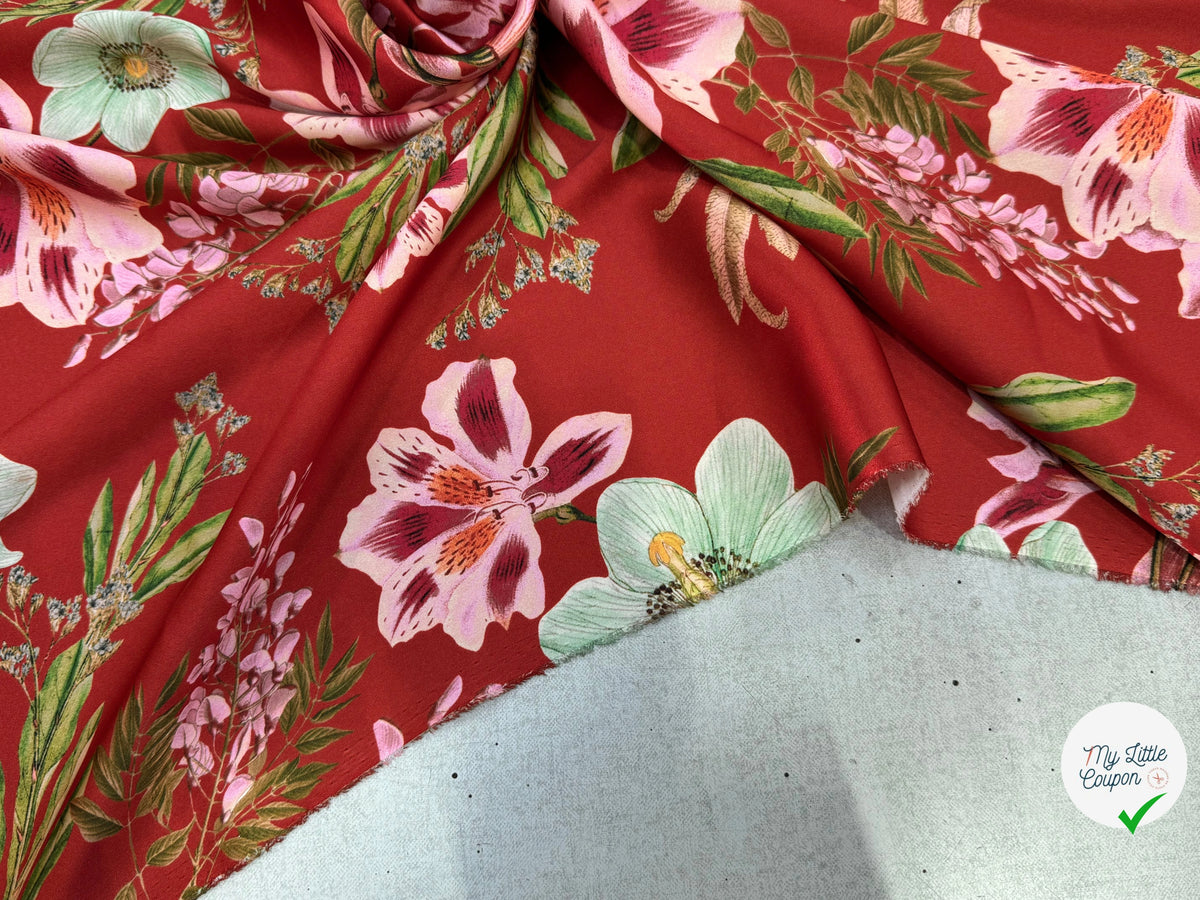SATIN GARDEN ROUGE GROSSES FLEURS ROSES ET FEUILLAGE VERT - My Little Coupon