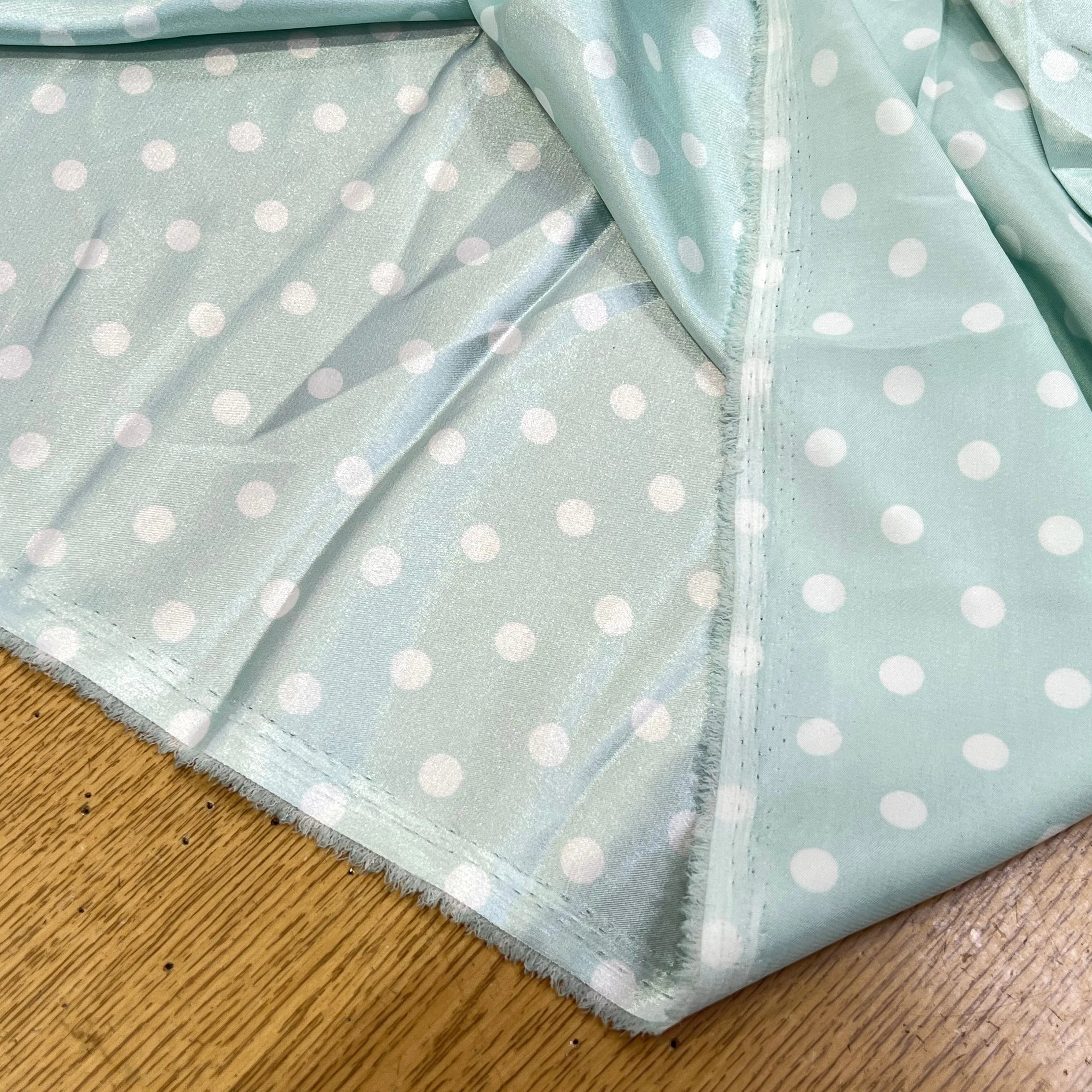 SATIN IMPRIMÉ POIS BLEU CIEL - My Little Coupon