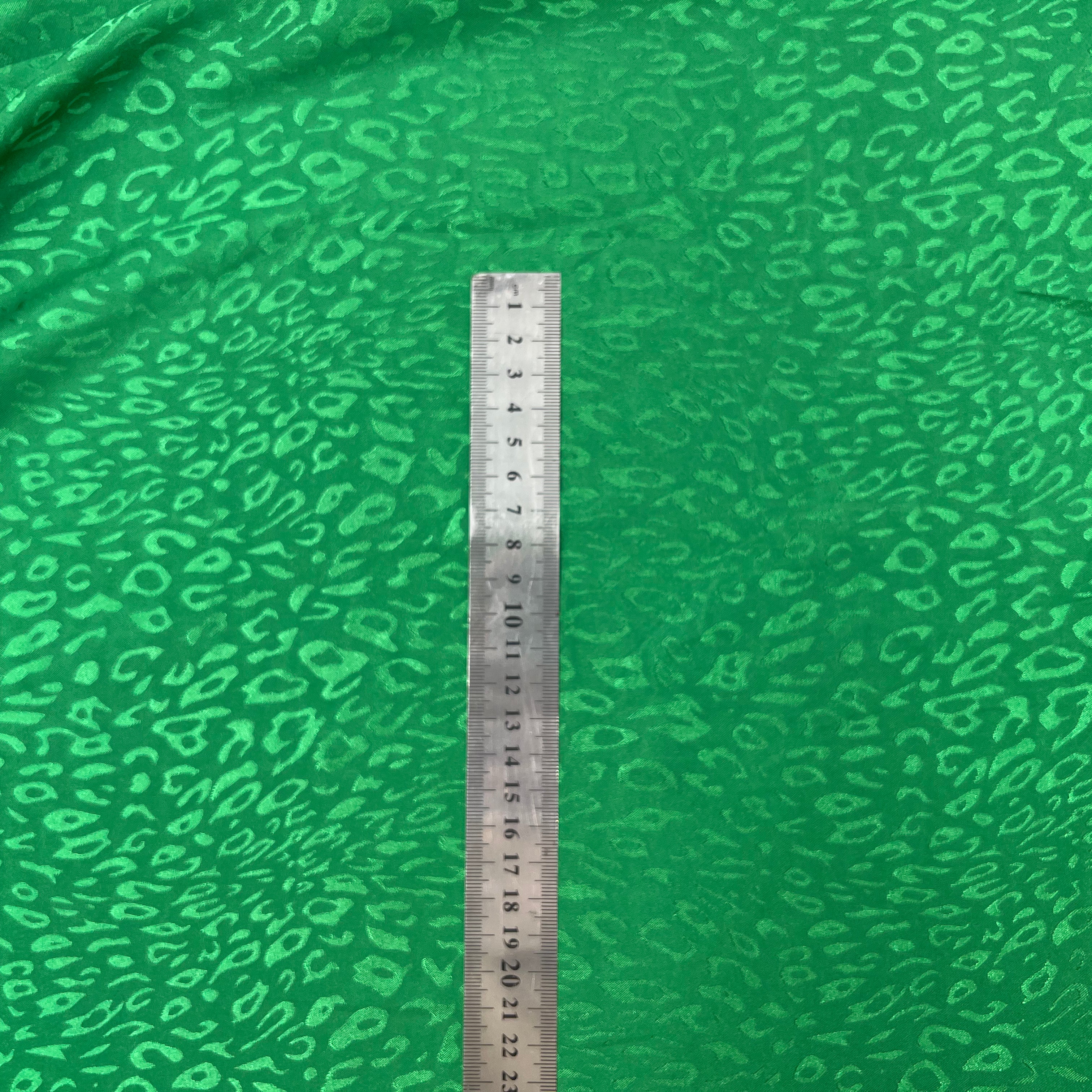 SATIN JACQUARD LÉOPARD VERT DIABOLO MLC INTERN