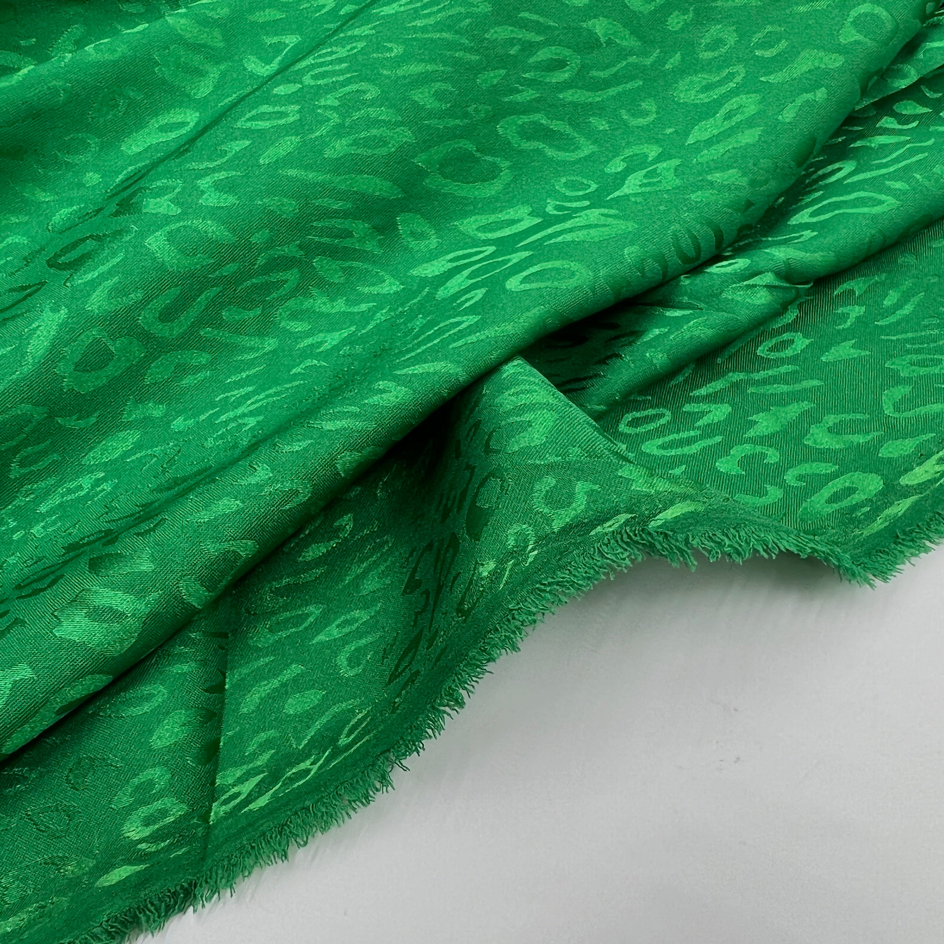 SATIN JACQUARD LÉOPARD VERT DIABOLO MLC INTERN