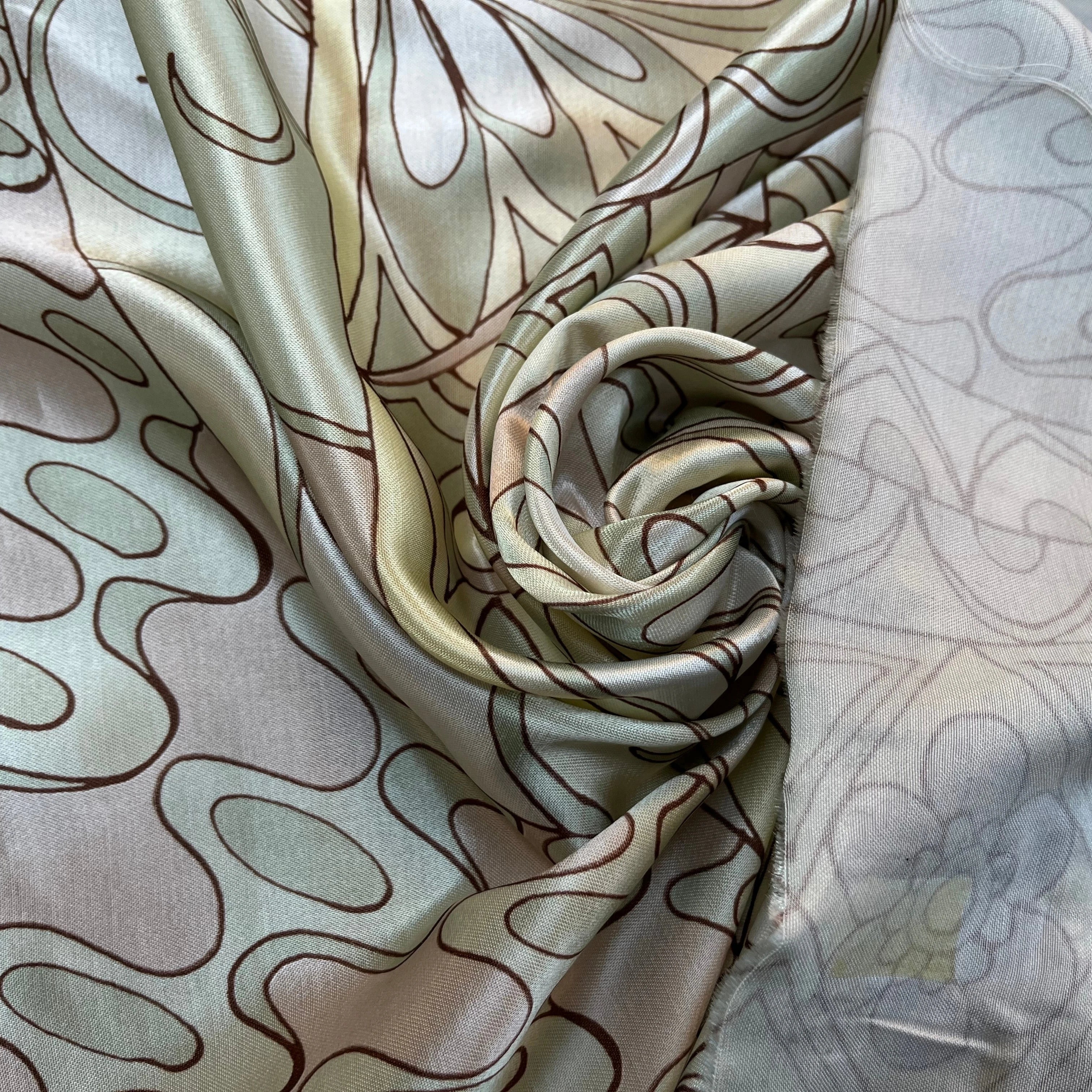 SATIN LOURD SERGÉEVISCOSE MOTIF FLEURS RECTANGLE&CUBE COULEURS KAKI BEIGE JAUNE - My Little Coupon