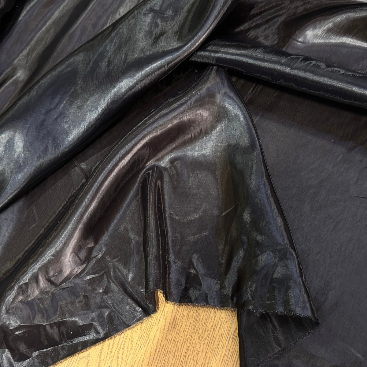 SATIN ORGANZA ULTRA LISSE FLUIDE NOIR EFFET HUILÉ - My Little Coupon