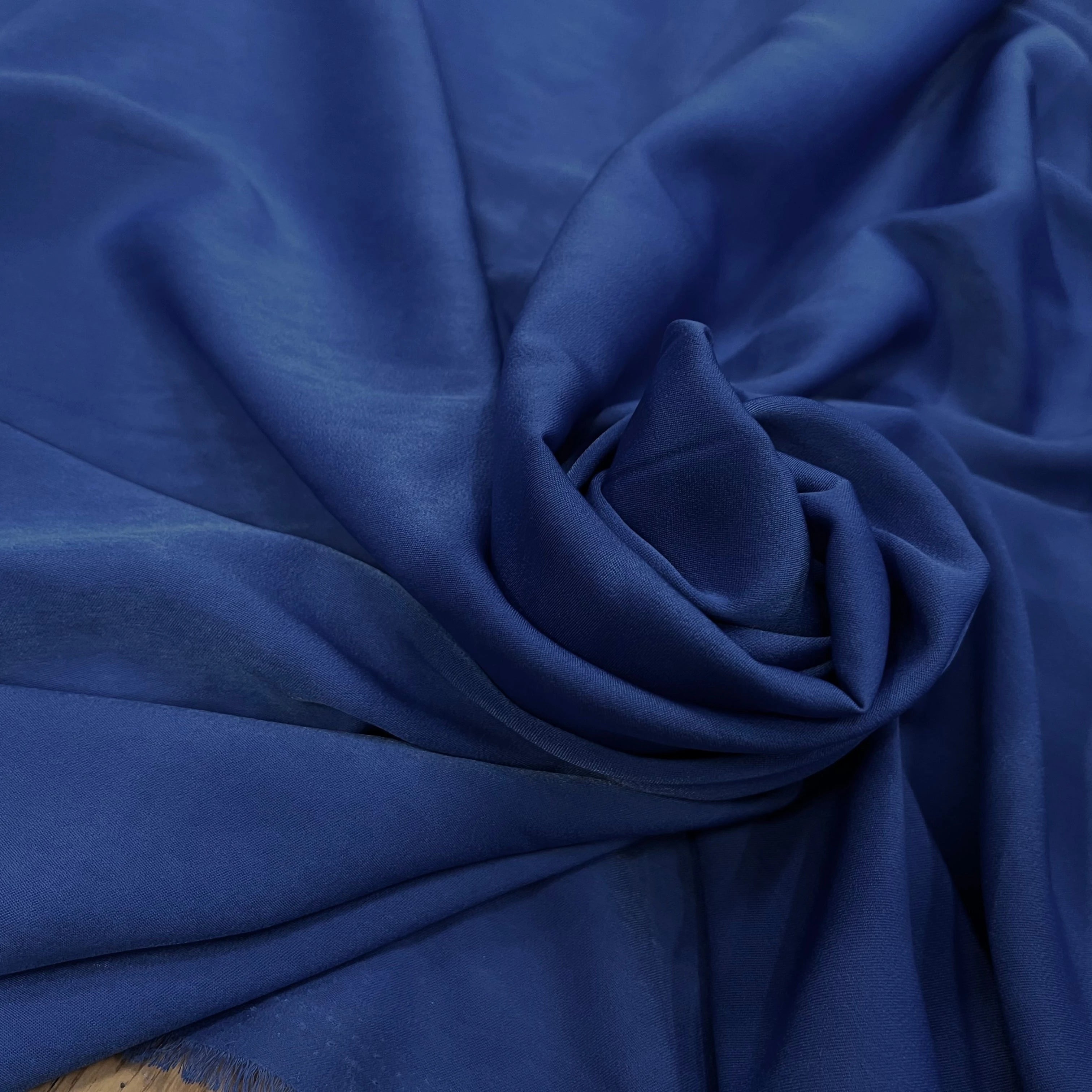 SATIN PEAU DE PÊCHE FLUIDE BLEU ROYAL - My Little Coupon